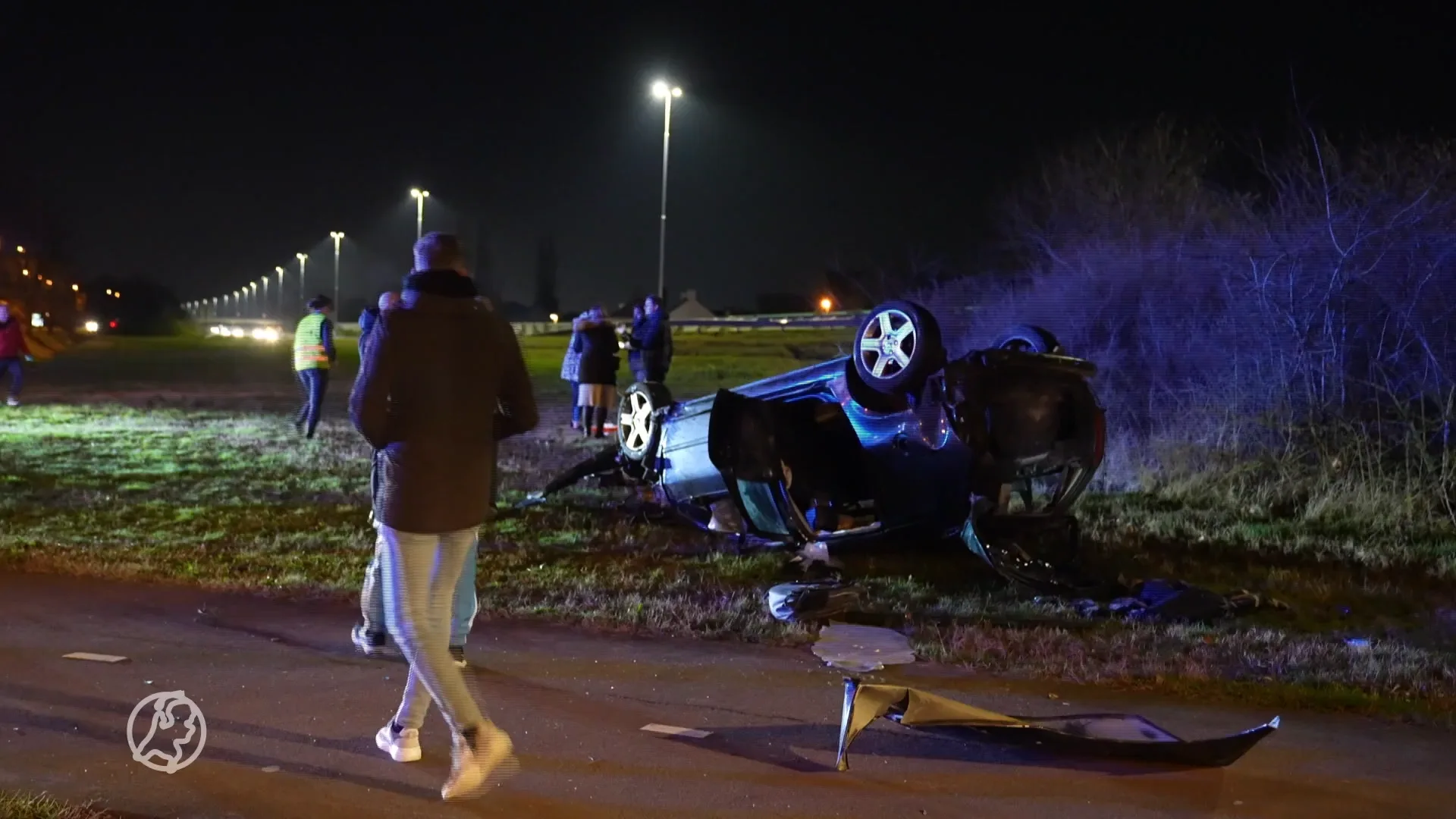 Auto slaat meerdere keer over de kop bij ongeluk op A59 Drunen