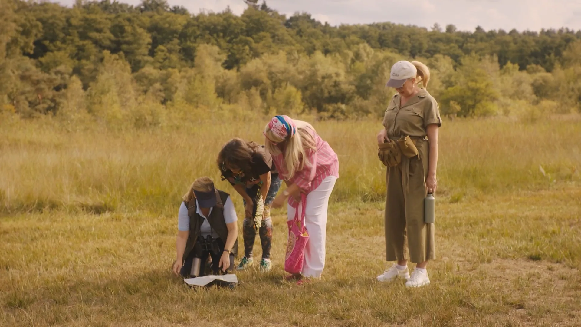 De vrouwen zijn verdwaald in de Franse bossen