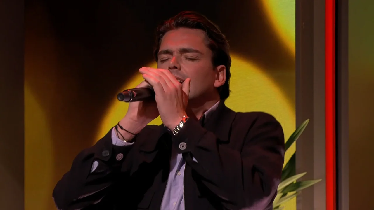 Yves Berendse zorgt met 'Zin In Jou' voor een héérlijke opening van De Oranjezondag!