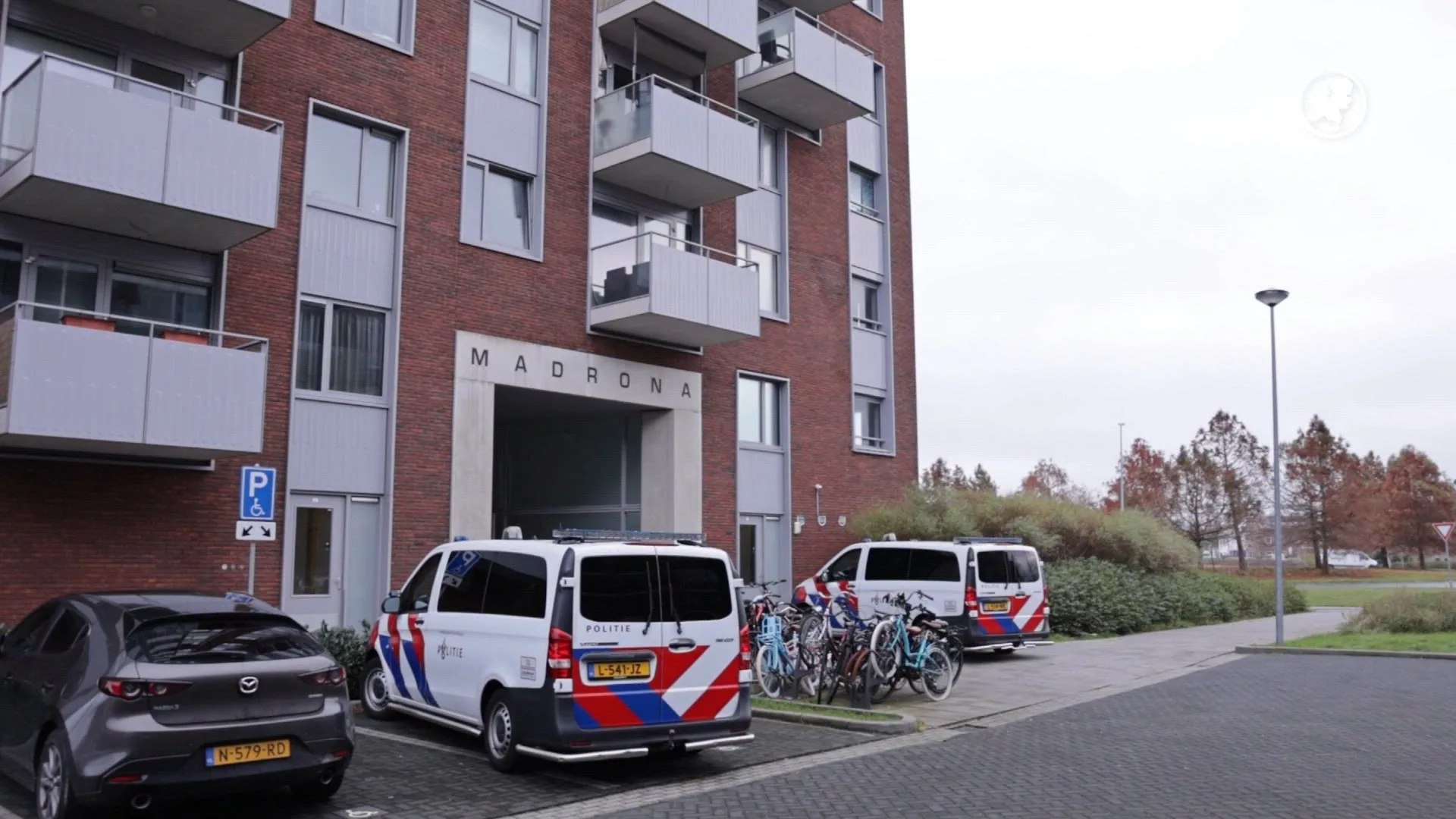 Man (53) overleden na val van balkon Almere