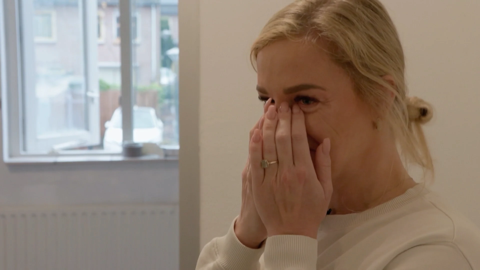 Alice emotioneel door hulp eigen vader