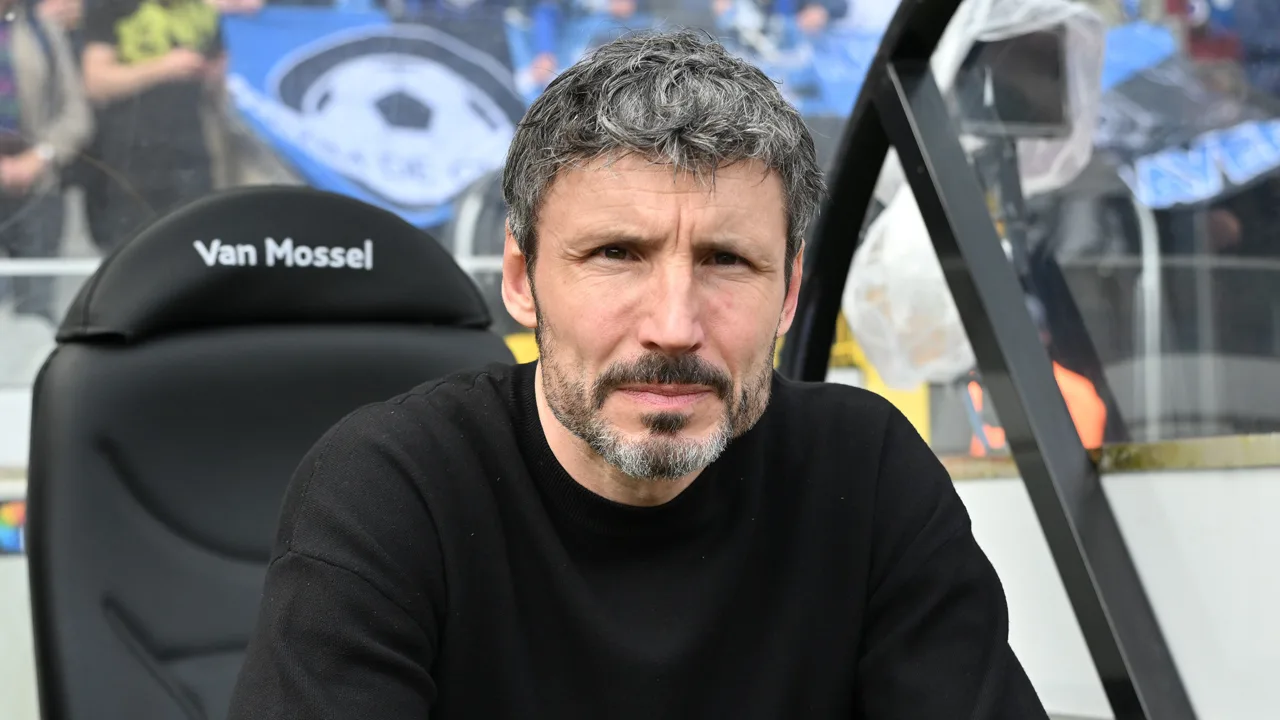 Van Bommel gelinkt aan Feyenoord: ‘Ik denk dat hij bij de supporters héél goed zal liggen’