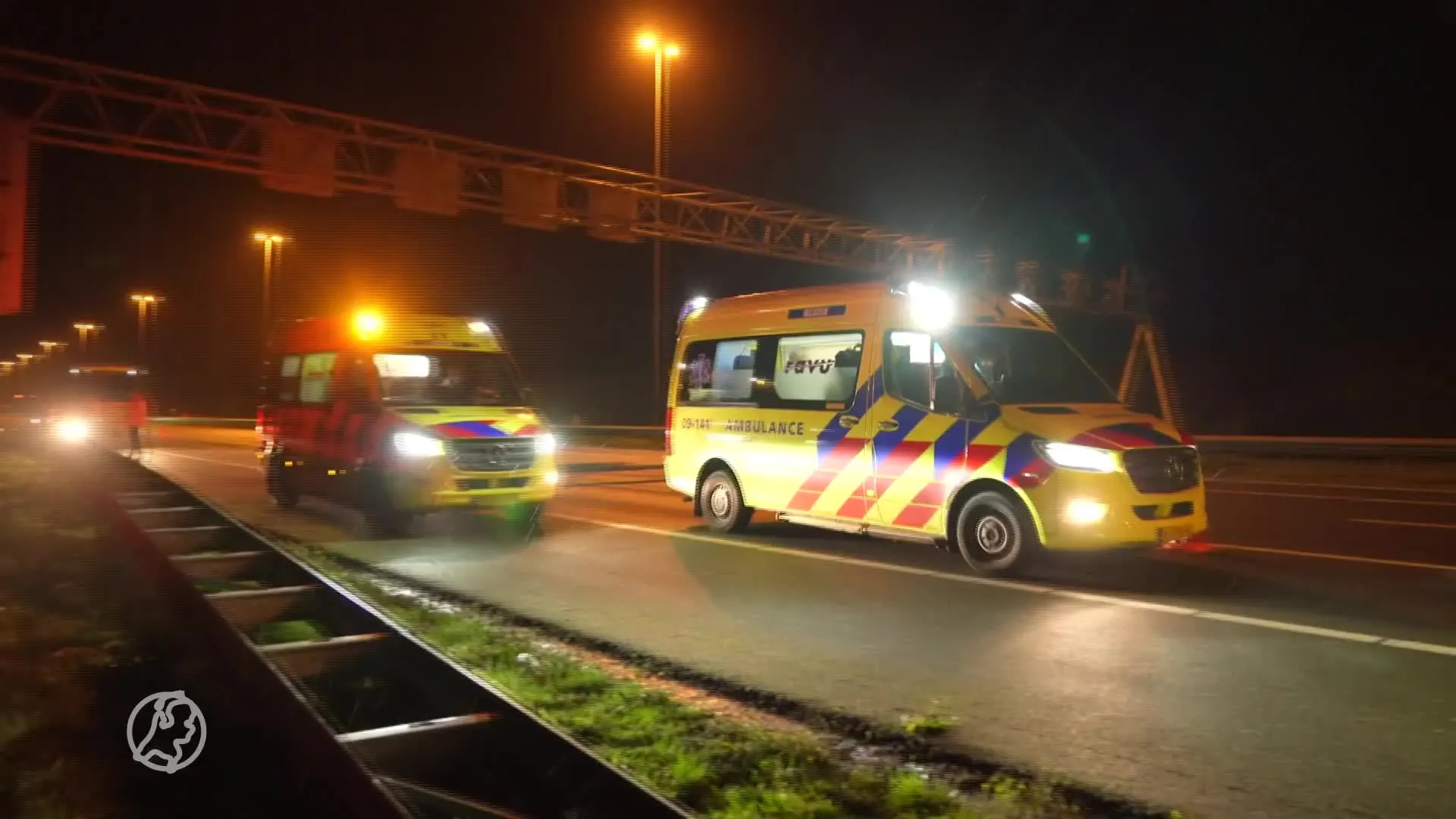 Auto slaat over de kop op A12: vier gewonden, inzittende uit voertuig geslingerd