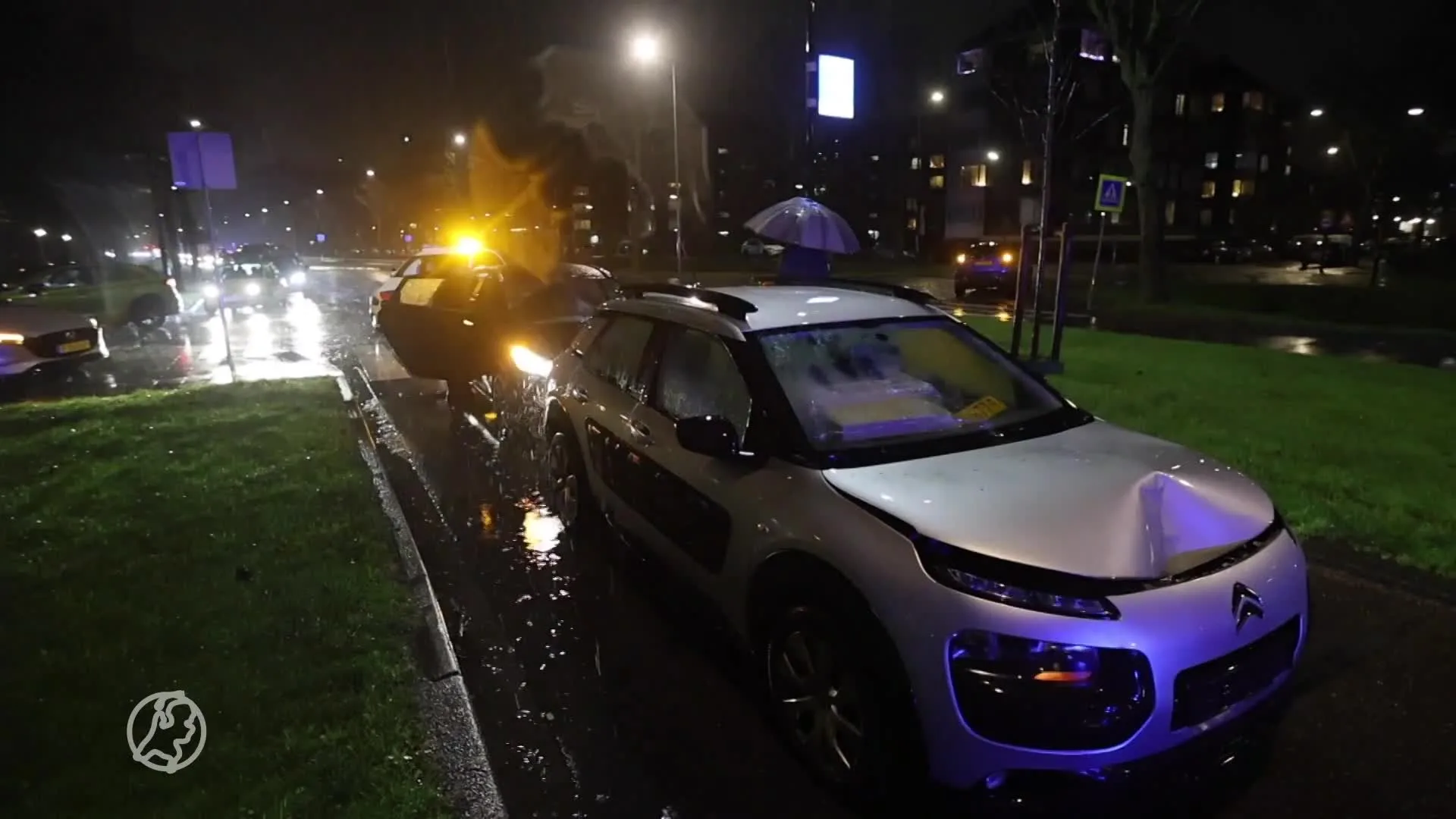 Voetganger geschept op zebrapad in Rijswijk, slachtoffer komt meters verderop terecht