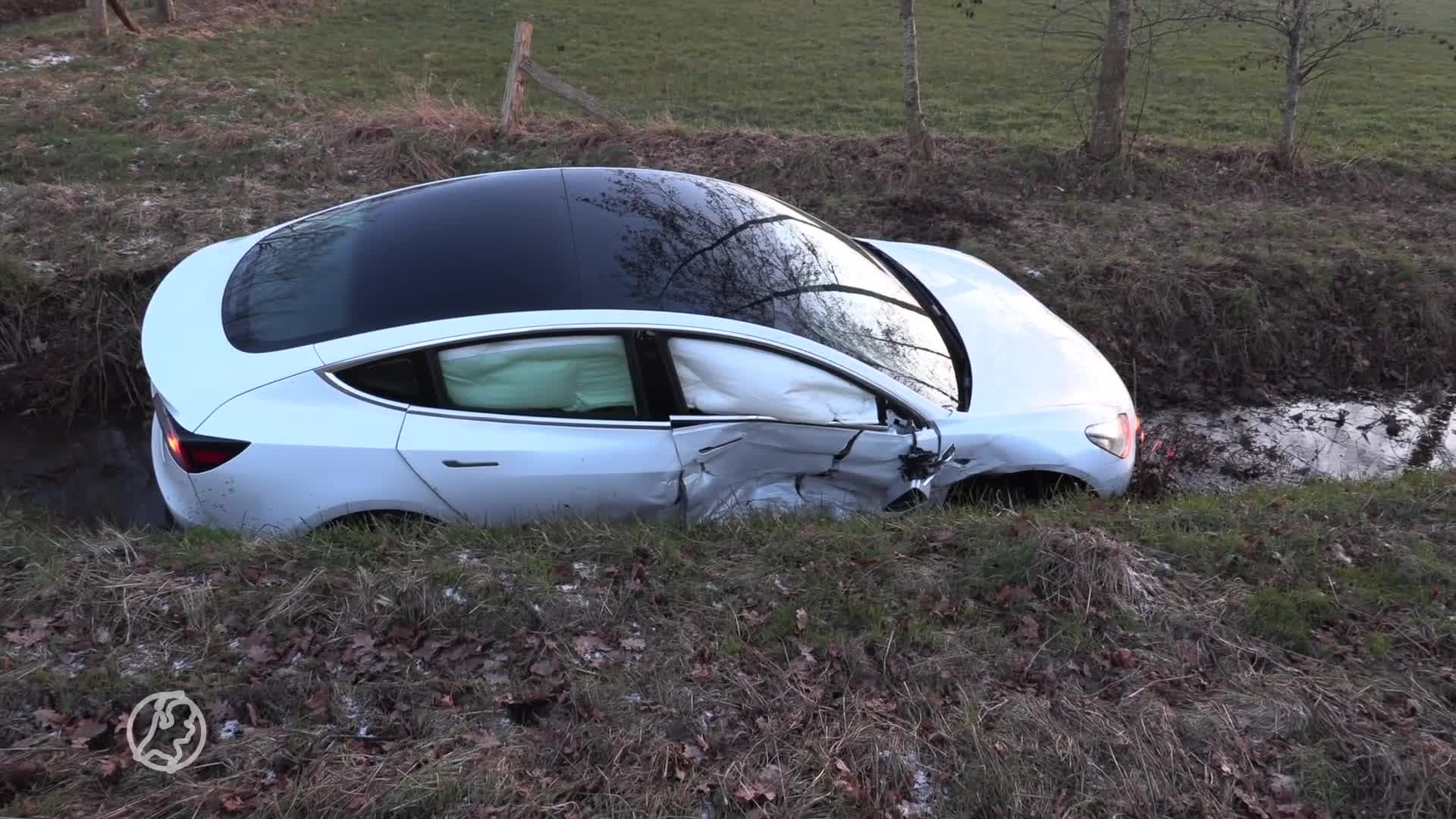 Tesla veroorzaakt ongeluk (en belt daarna zelf 112)