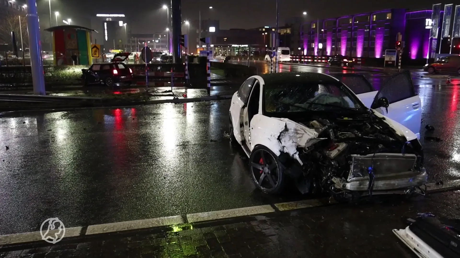 Zes gewonden door botsing tussen twee auto's in Hoofddorp