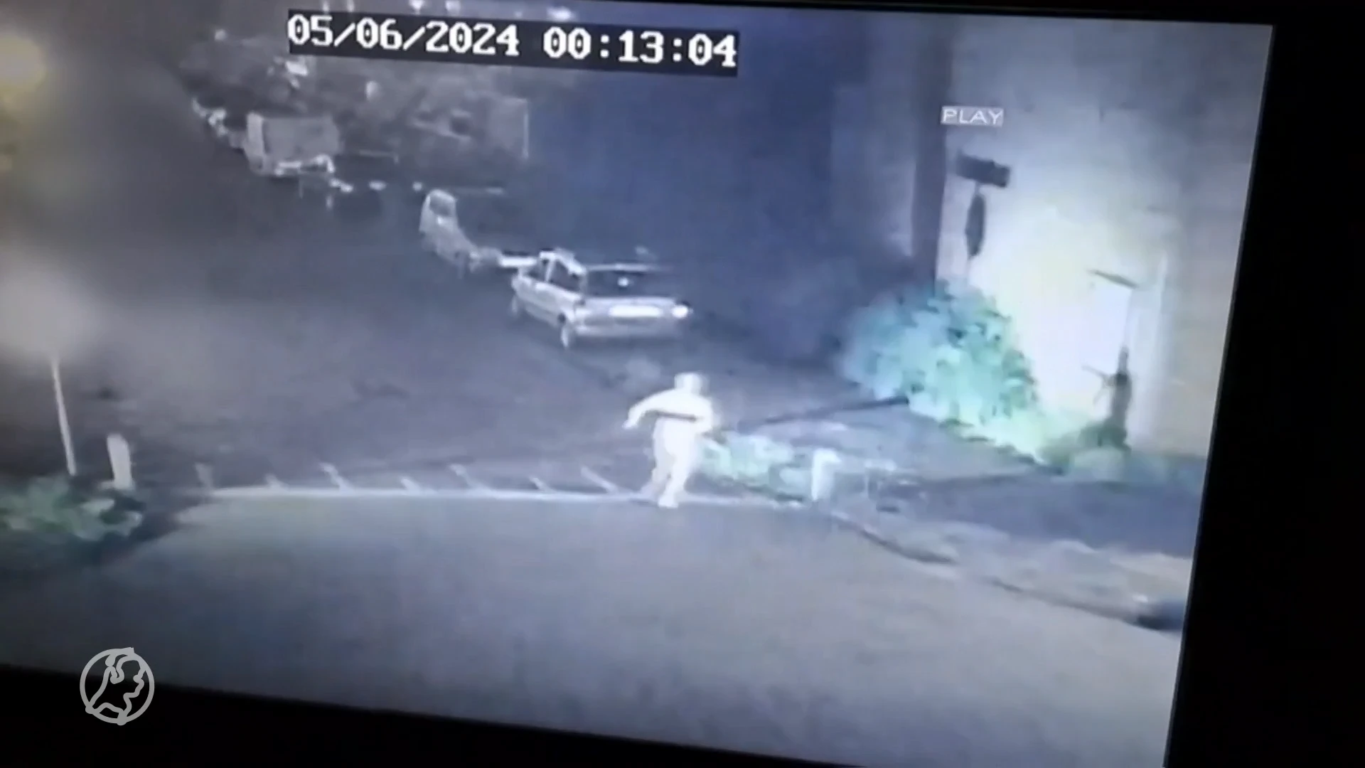 Bijzondere situatie in Almelo: bewoners ontdekken man in bh en string in achtertuin