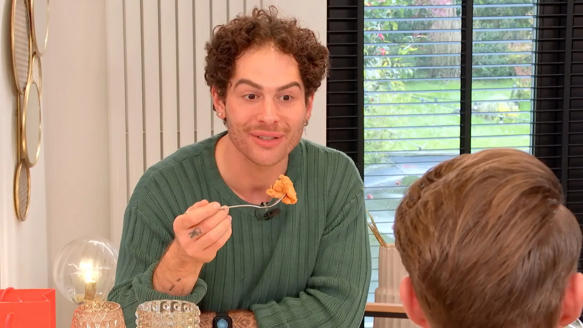 Gürsay gaat ECHT niet op de bank slapen!