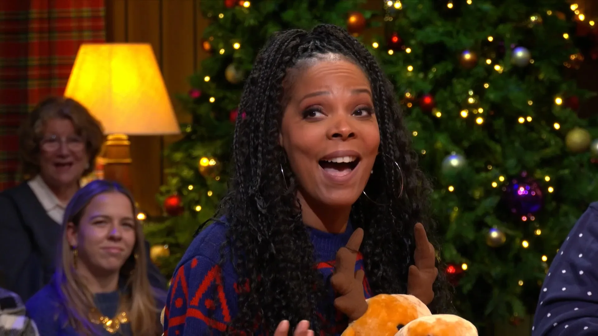 Carolina Dijkhuizen raadt het nummer en zingt het af!