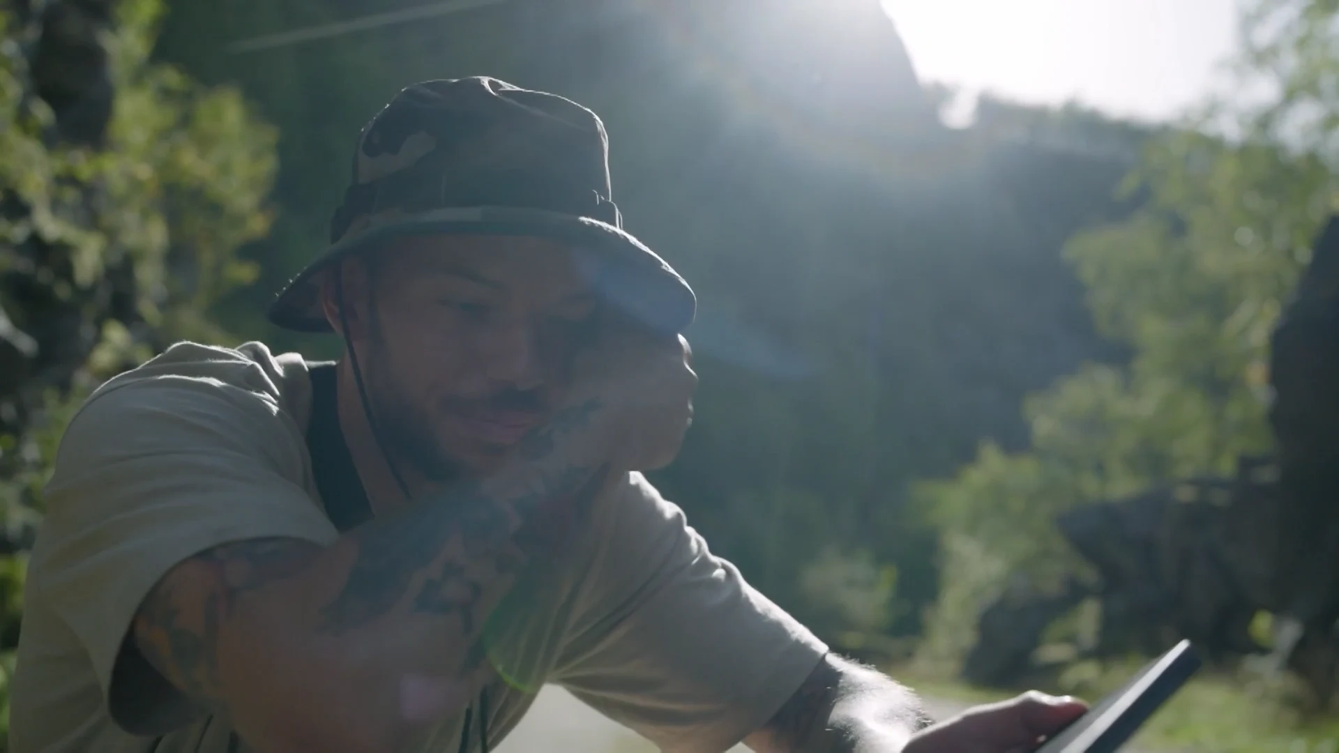 Angelo breekt door speciale videoboodschap