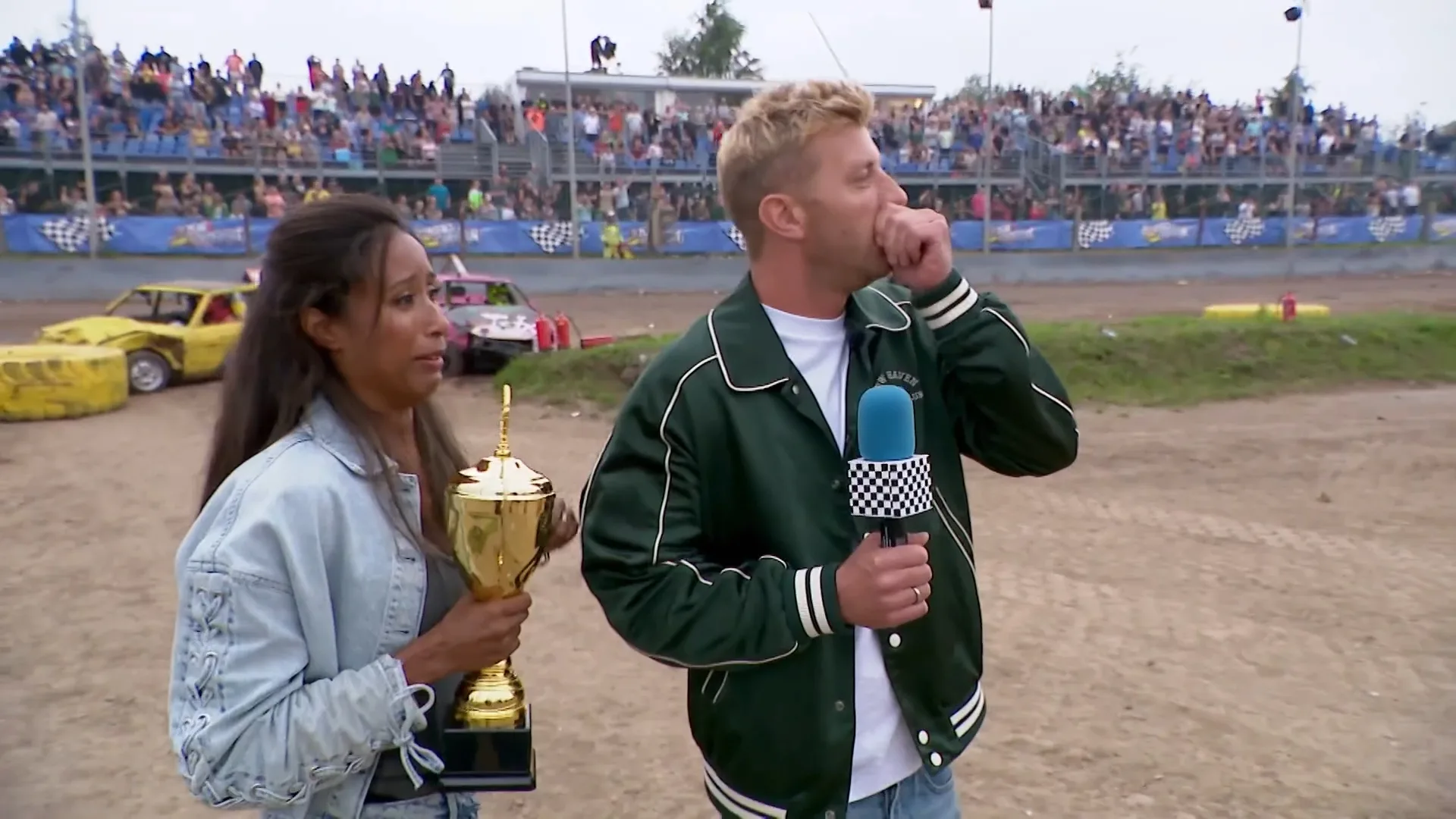 Airen en Jan schrikken van harde knal