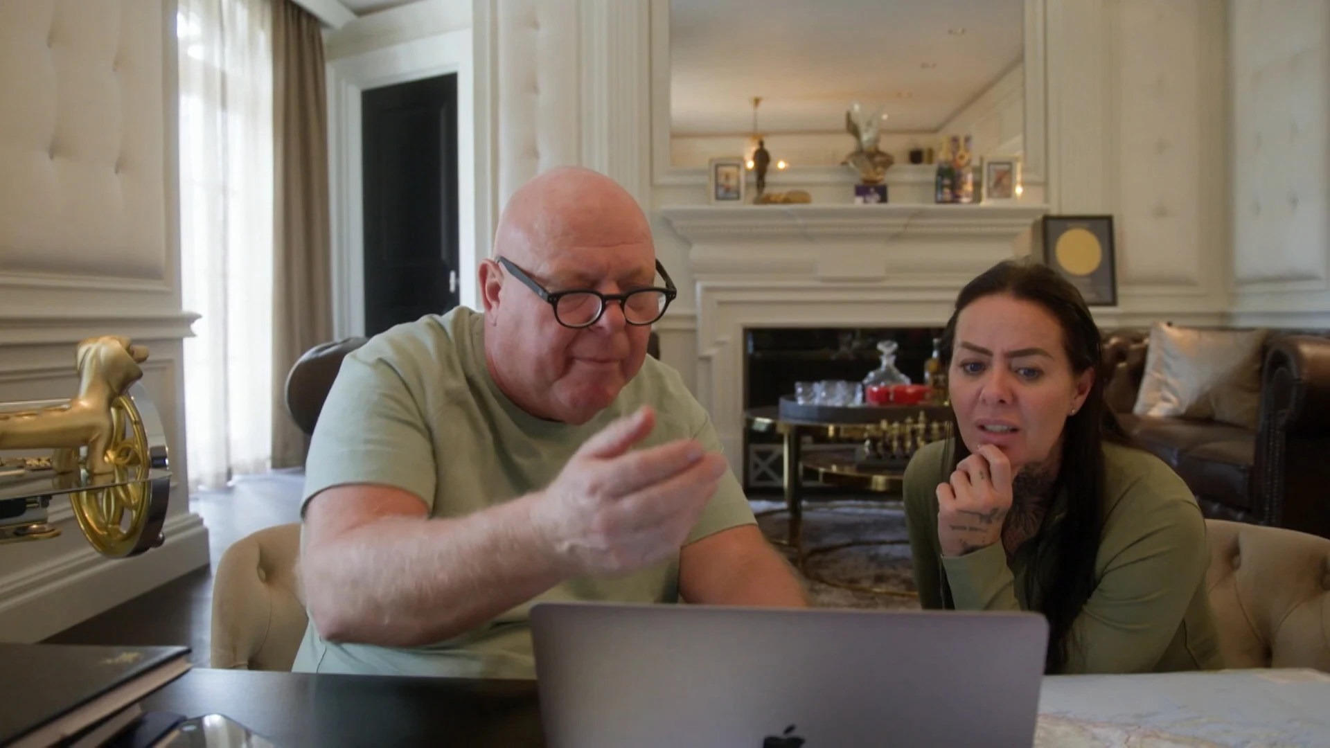 Peter Gillis snapt website niet: 'Is dit zijn telefoonnummer?'