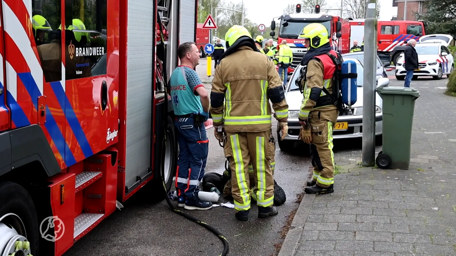 Hond overleden bij woningbrand Haarlem, twee mensen naar ziekenhuis