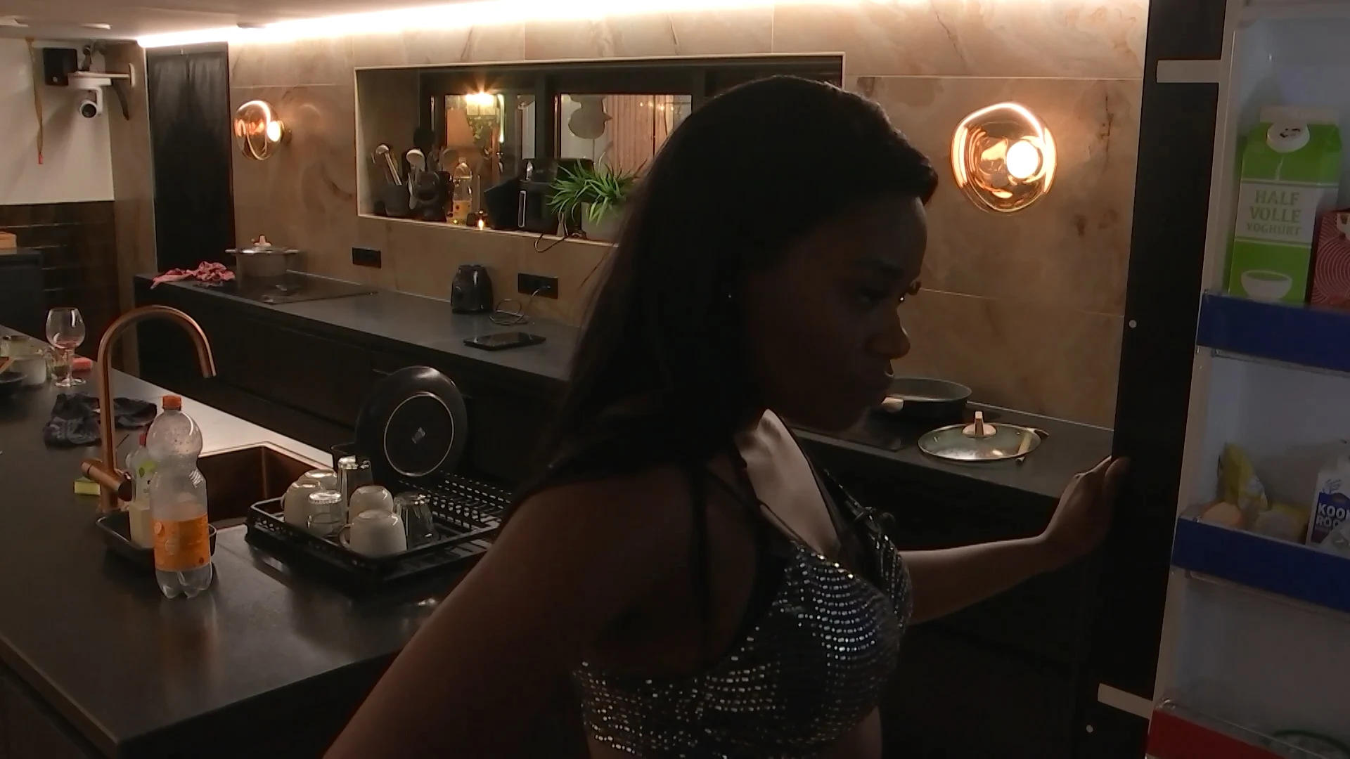 Fatima is dronken en schreeuwt: chocola is gejat!