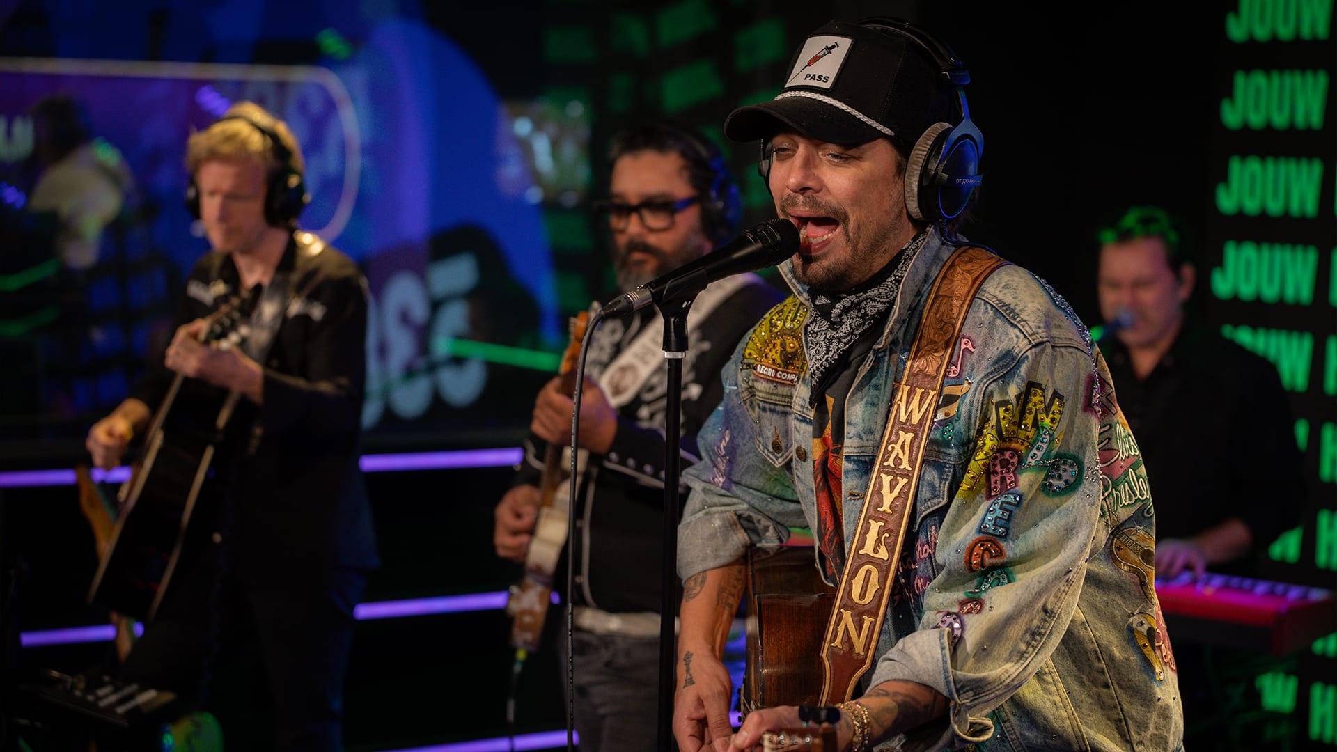 Waylon doet single Let's Get This Over With van nieuwe countryalbum