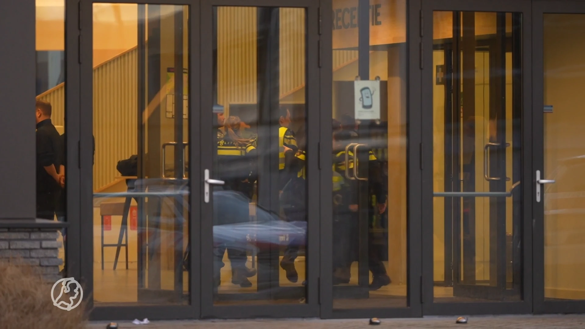 Jongen tijdens ruzie bij school in Helmond in been gestoken