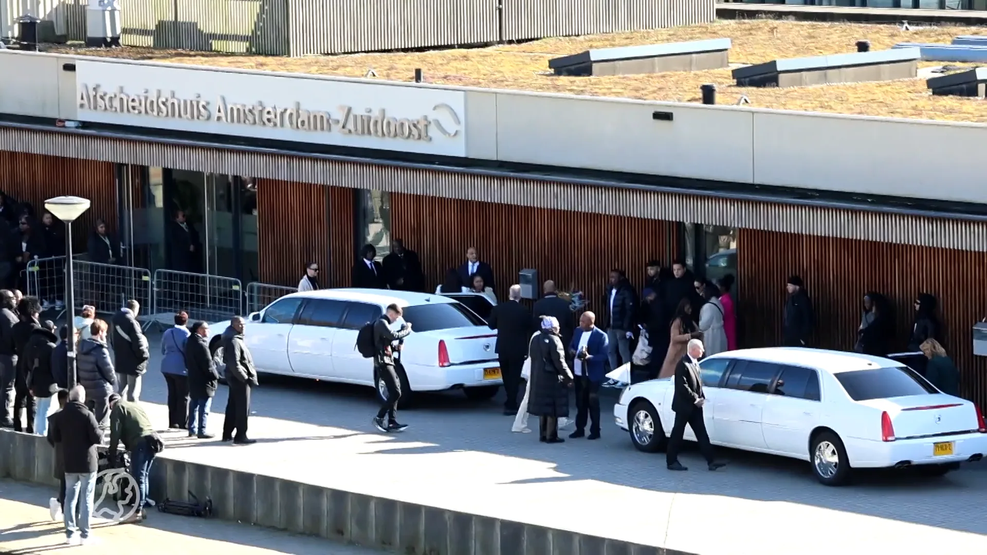 'Uit voorzorg' veel politie aanwezig bij uitvaart rapper Bigidagoe