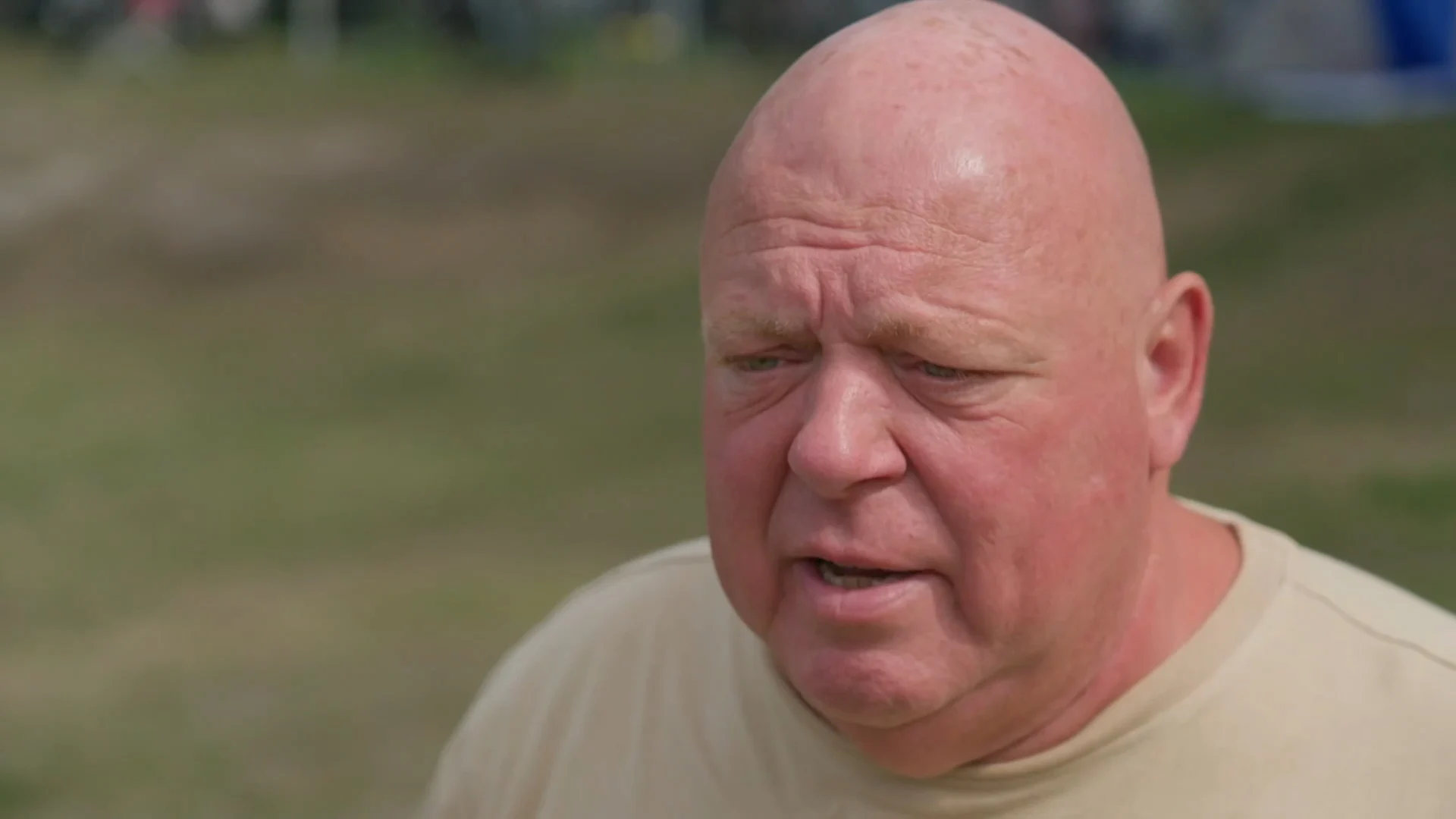 Peter Gillis doet inspectie op het park