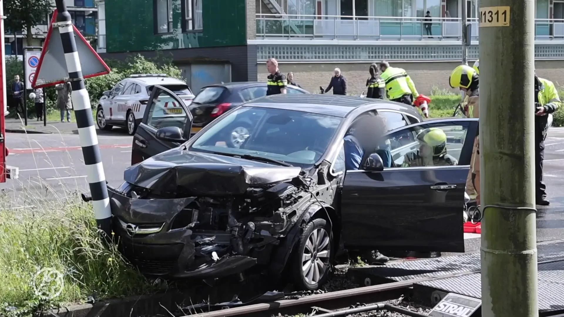 Gewonde na aanrijding tussen auto en tram in Leidschendam
