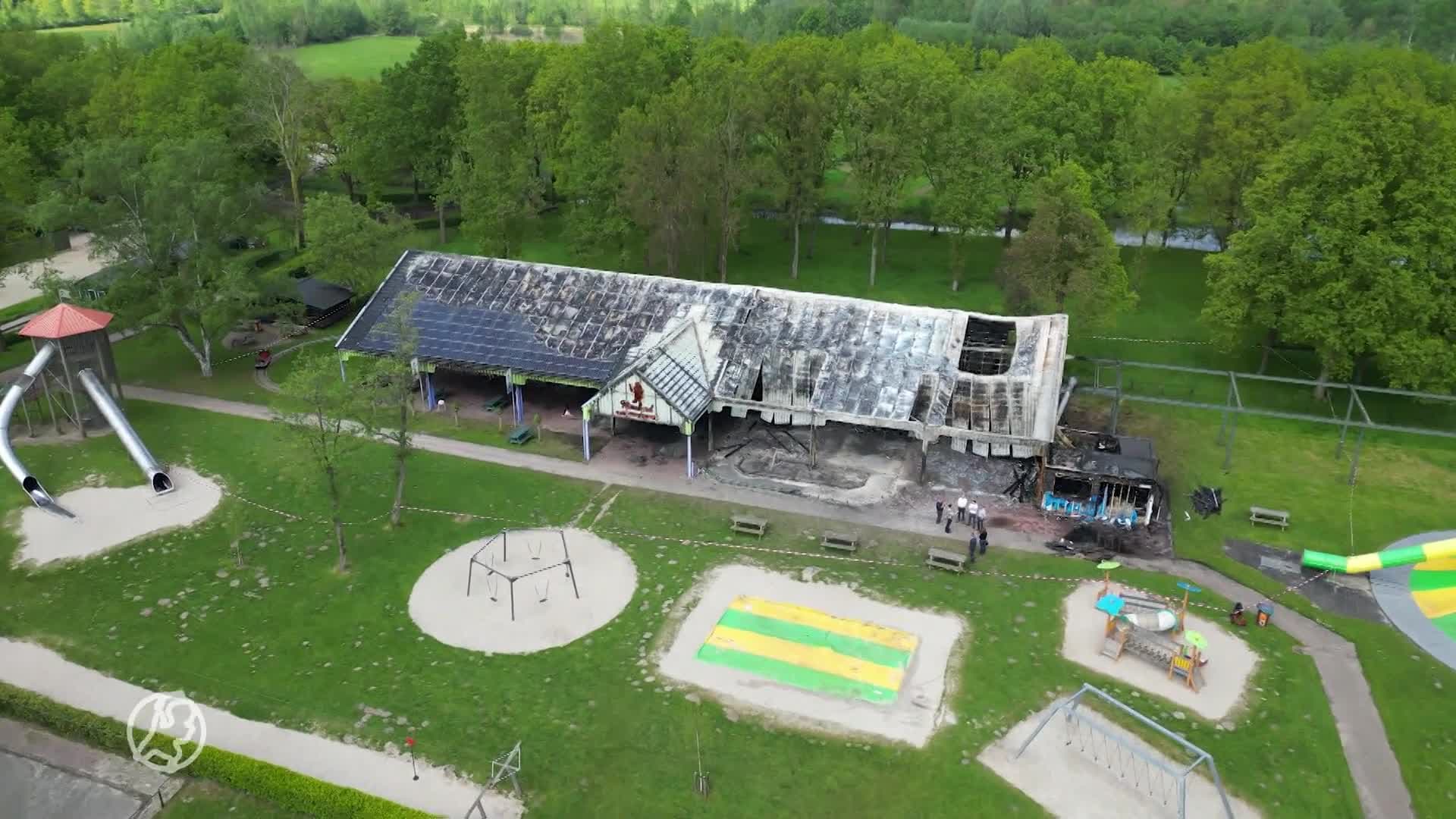 Brand speelparadijs Leek vermoedelijk aangestoken, jongen opgepakt