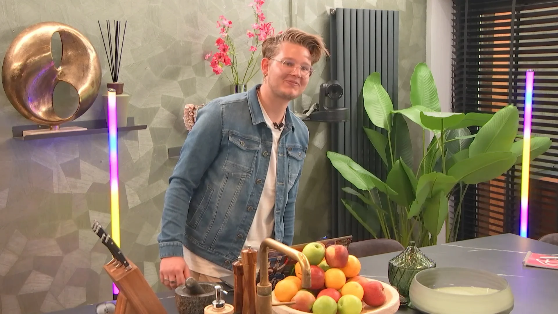 DJ Dirk-Jan maakt een feestelijke eerste indruk!