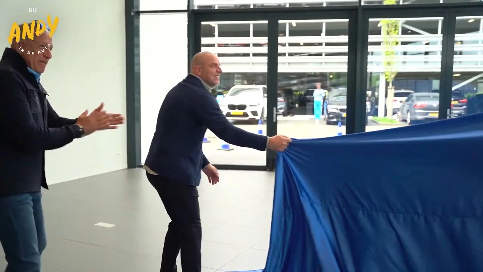 Tom Coronel en Andy onthullen de nieuwe BMW