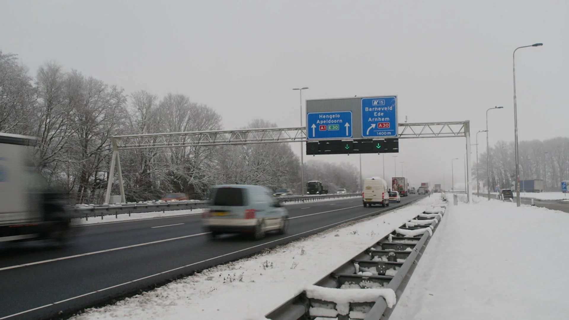 Spekgladde wegen en toch de weg op: hoe doe je dat veilig?