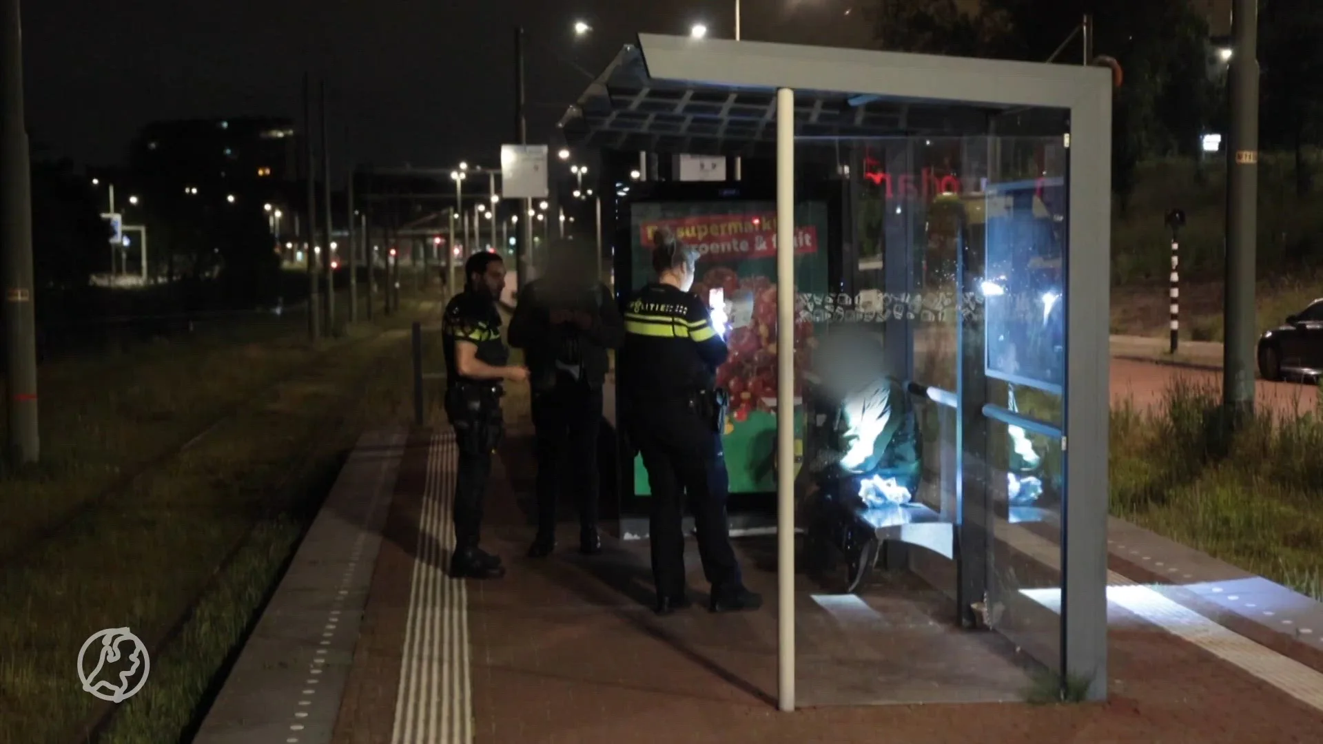Man (60) door groep in elkaar geslagen in tram Den Haag