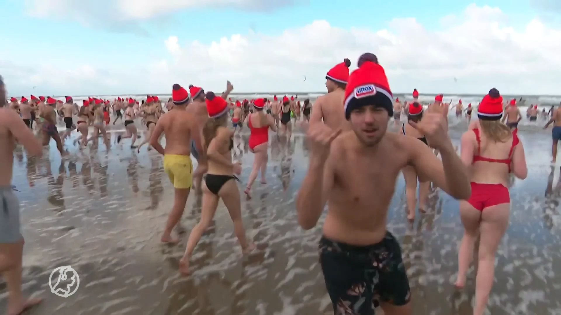 Duizenden waaghalzen springen het water in: 'dit staat op mijn bucketlist'