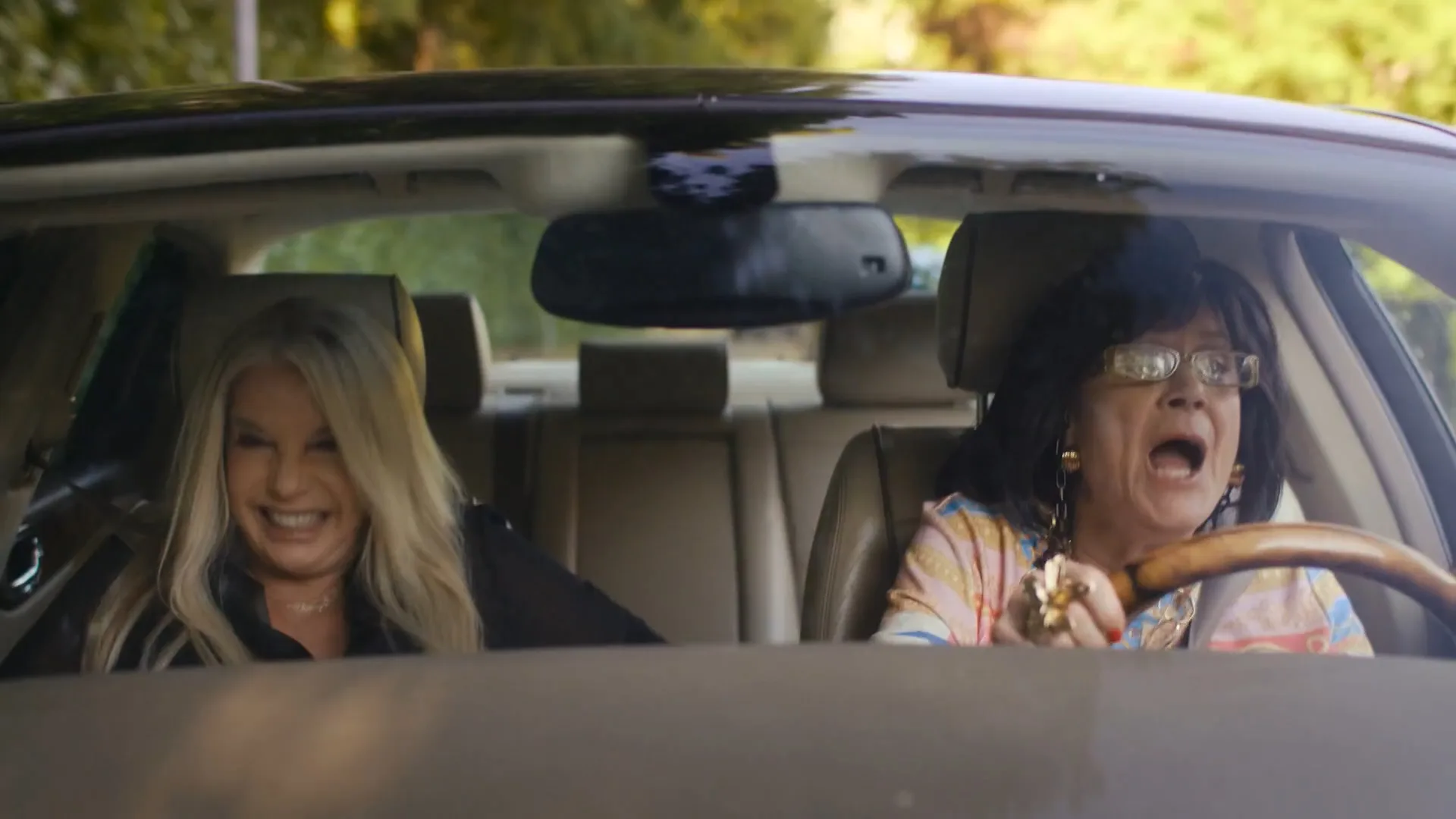 Cheryl vreest voor haar leven bij Cor in de auto