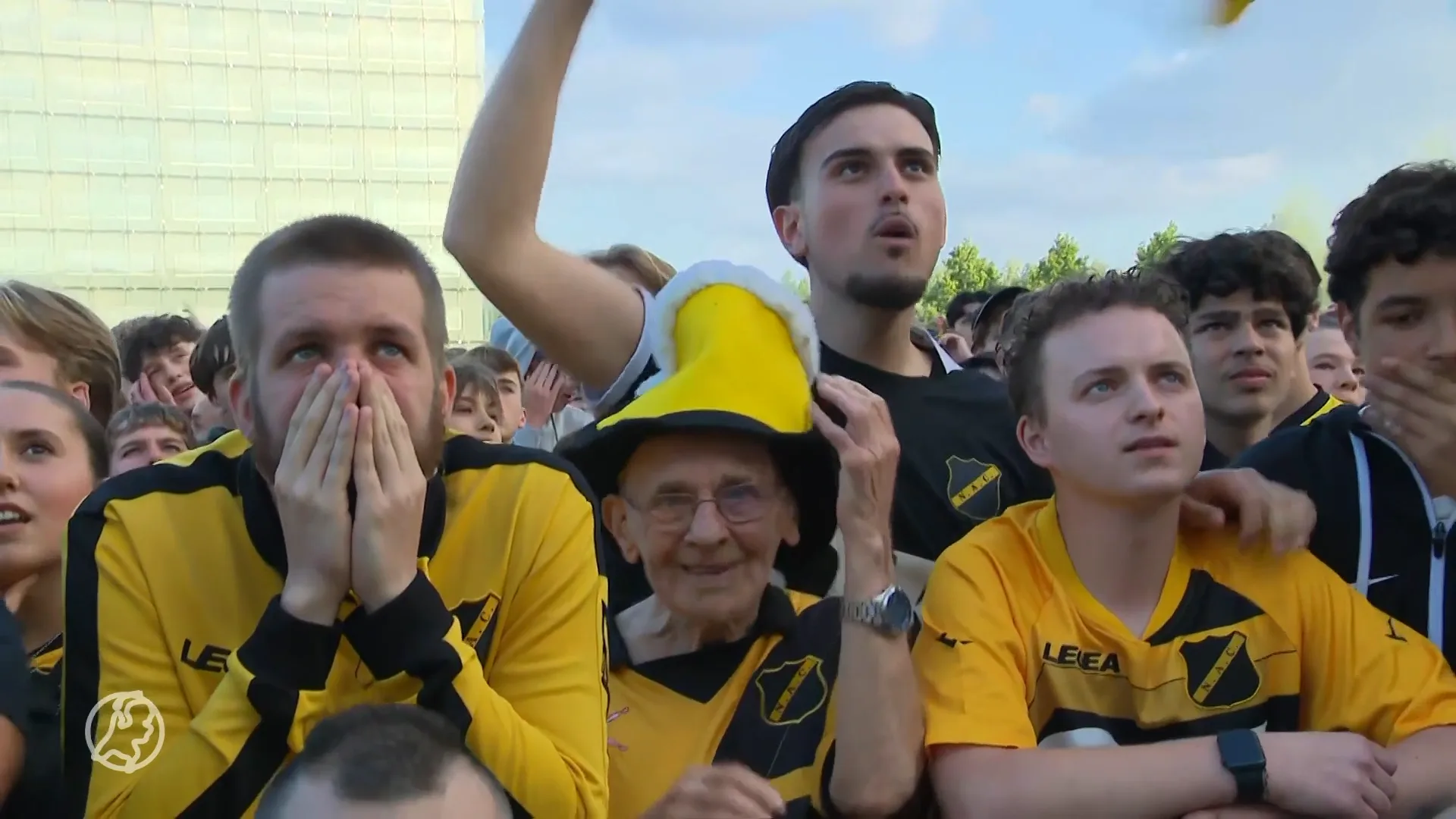 NAC promoveert na zenuwslopende wedstrijd tóch naar Eredivisie