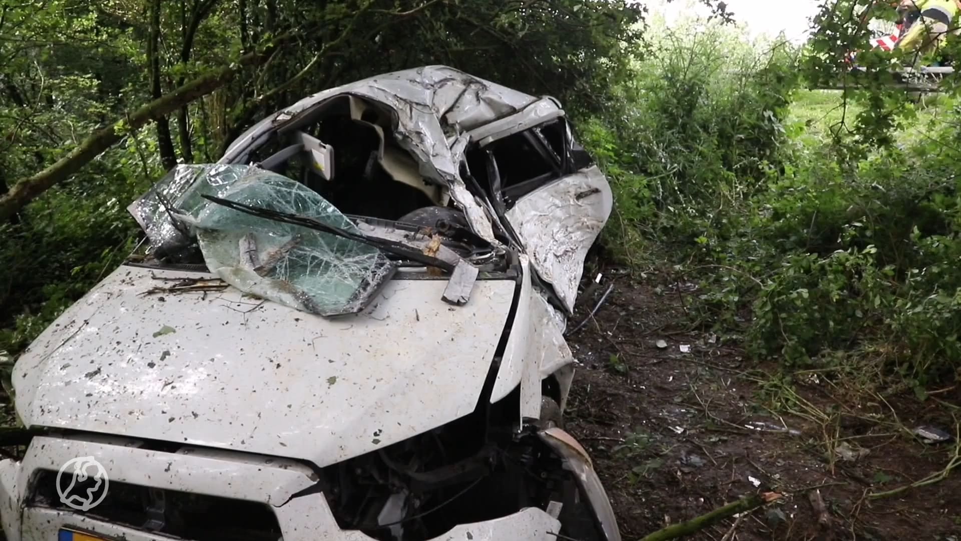 Automobilist (33) komt om het leven bij ongeluk op A15 bij Deil