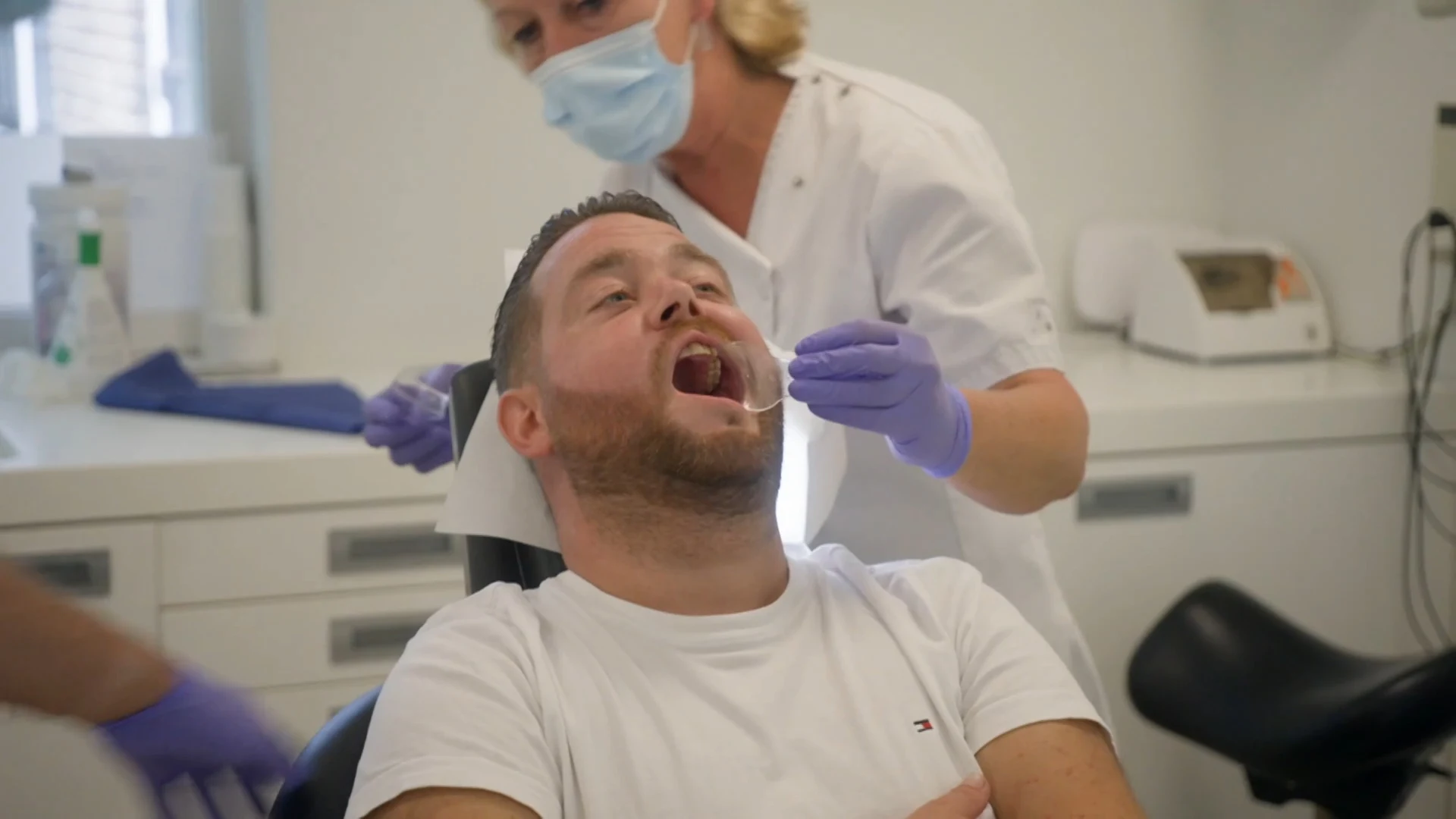 Mark Gillis gaat naar de tandheelkundige!