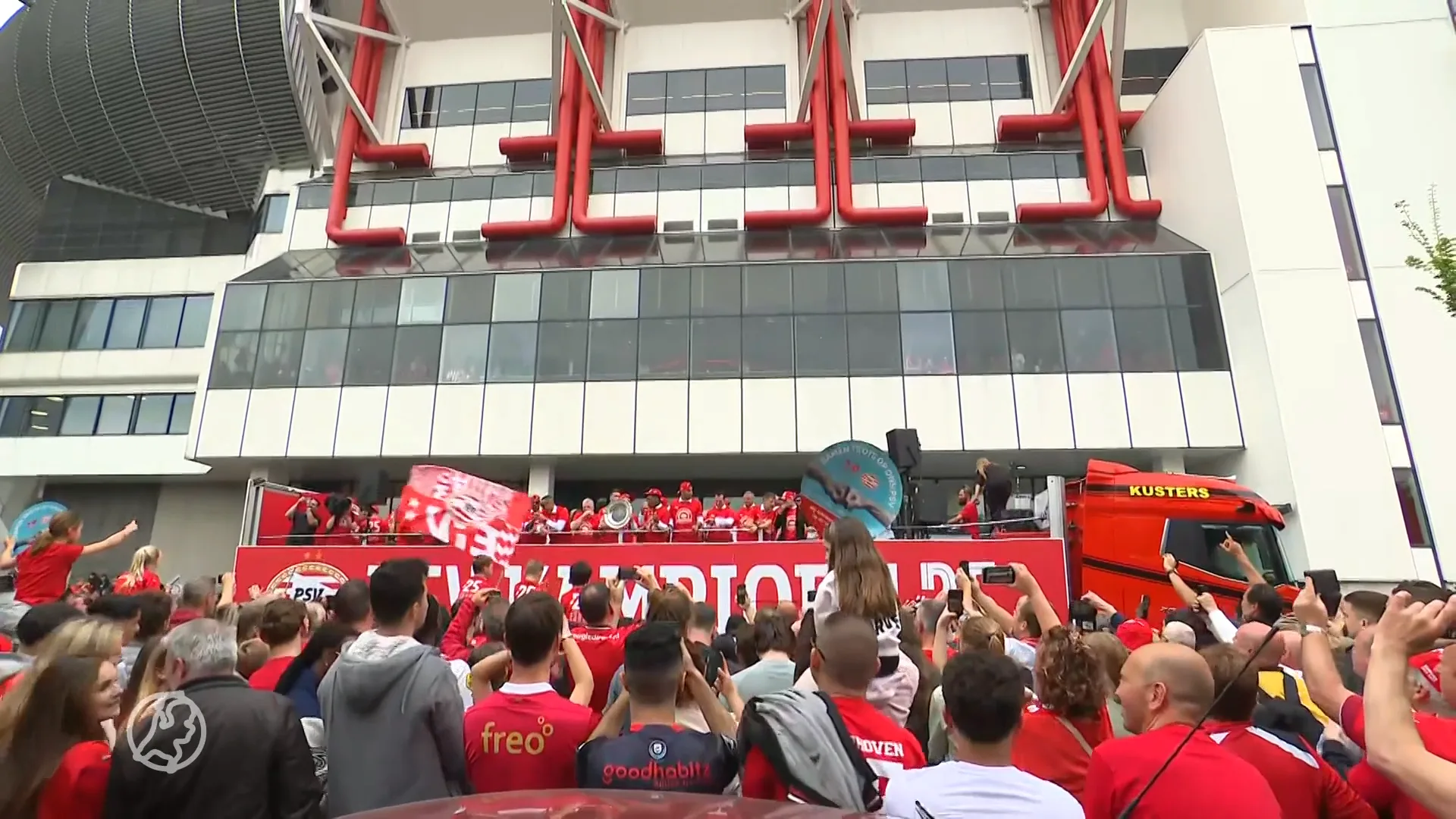 Eindhovense gekte bij start huldiging PSV