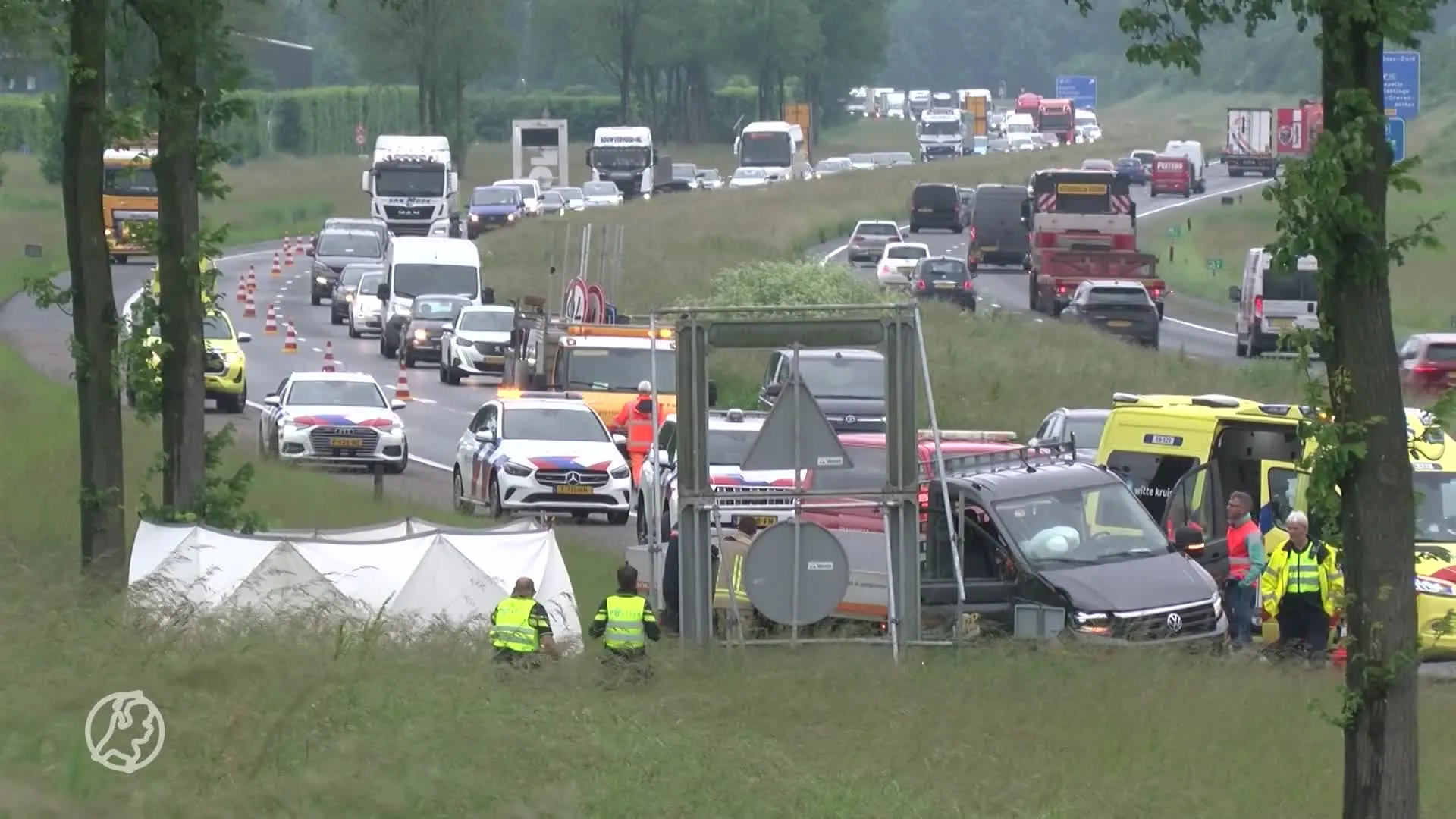 Onwel geworden man rijdt van A58 en overlijdt