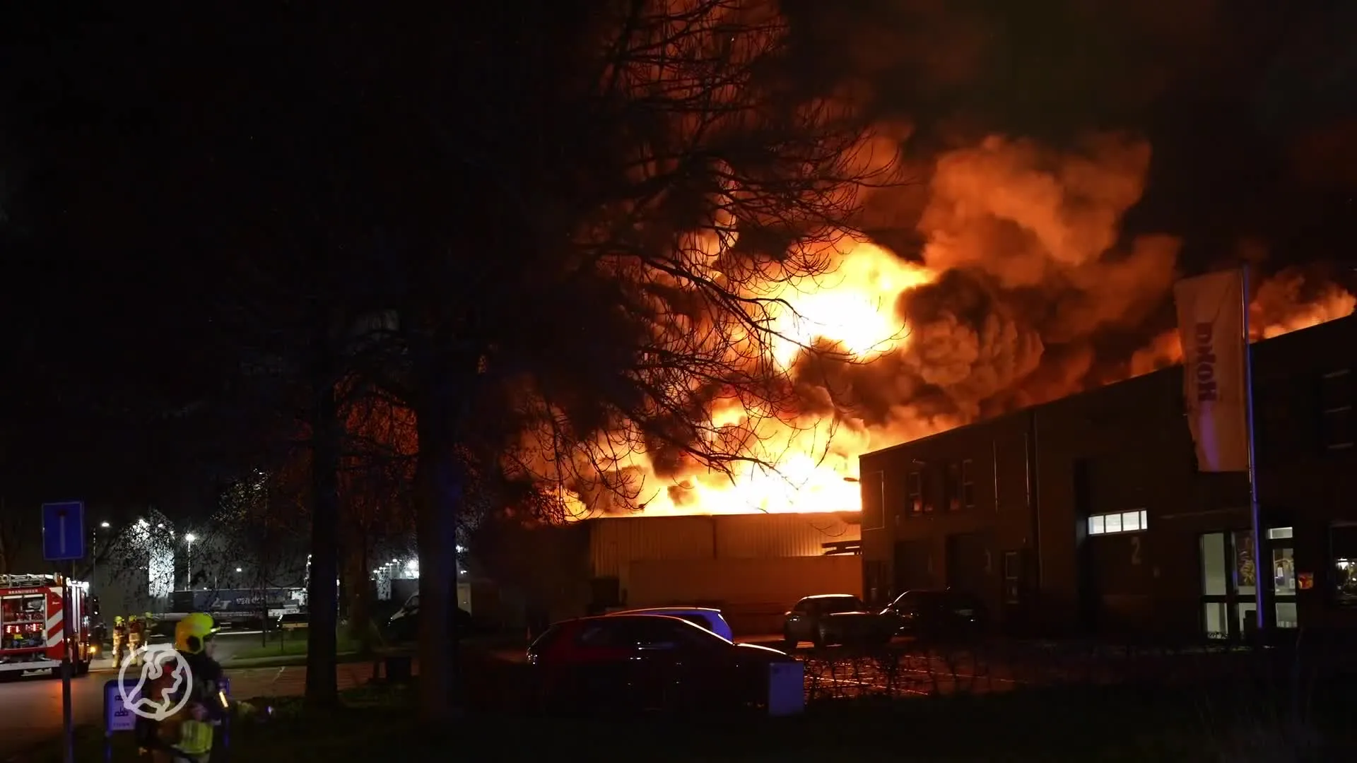 Zeer grote brand bij ijsfabriek in Waalwijk