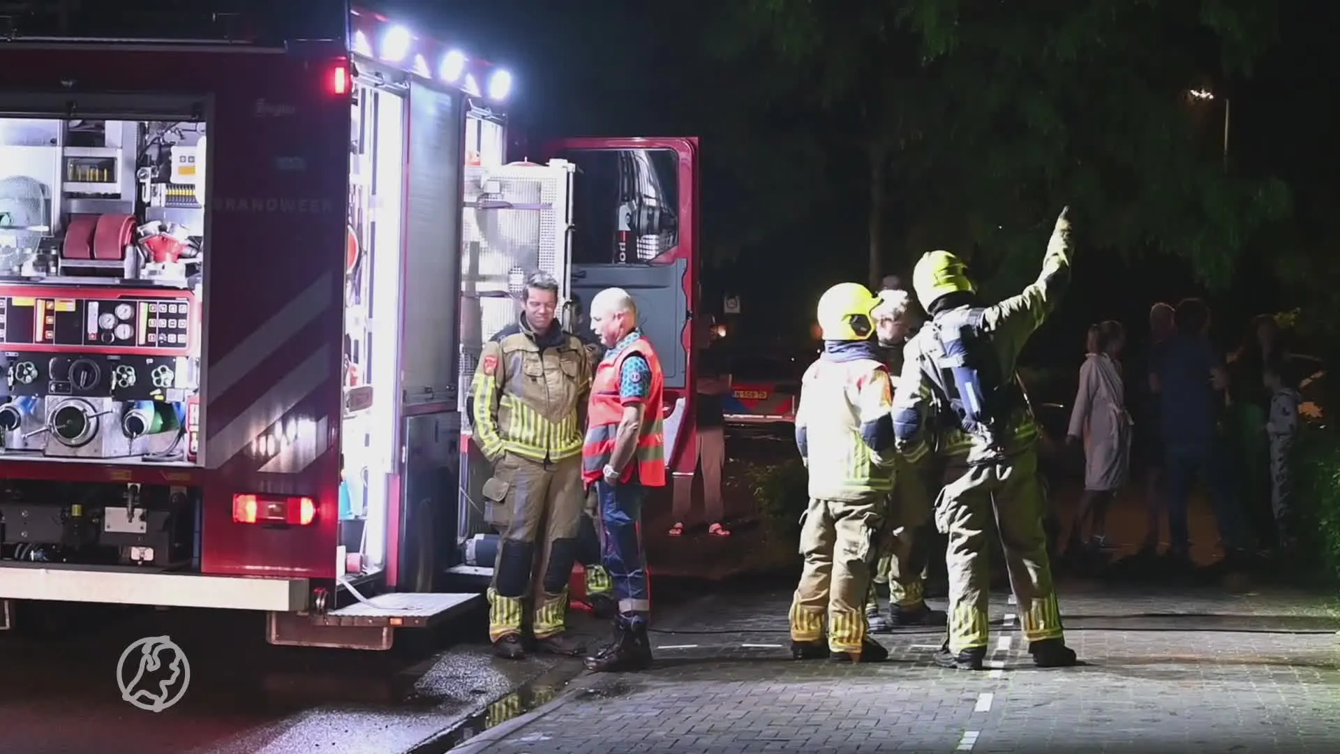 Hond verricht heldendaad door gezin wakker te blaffen tijdens woningbrand