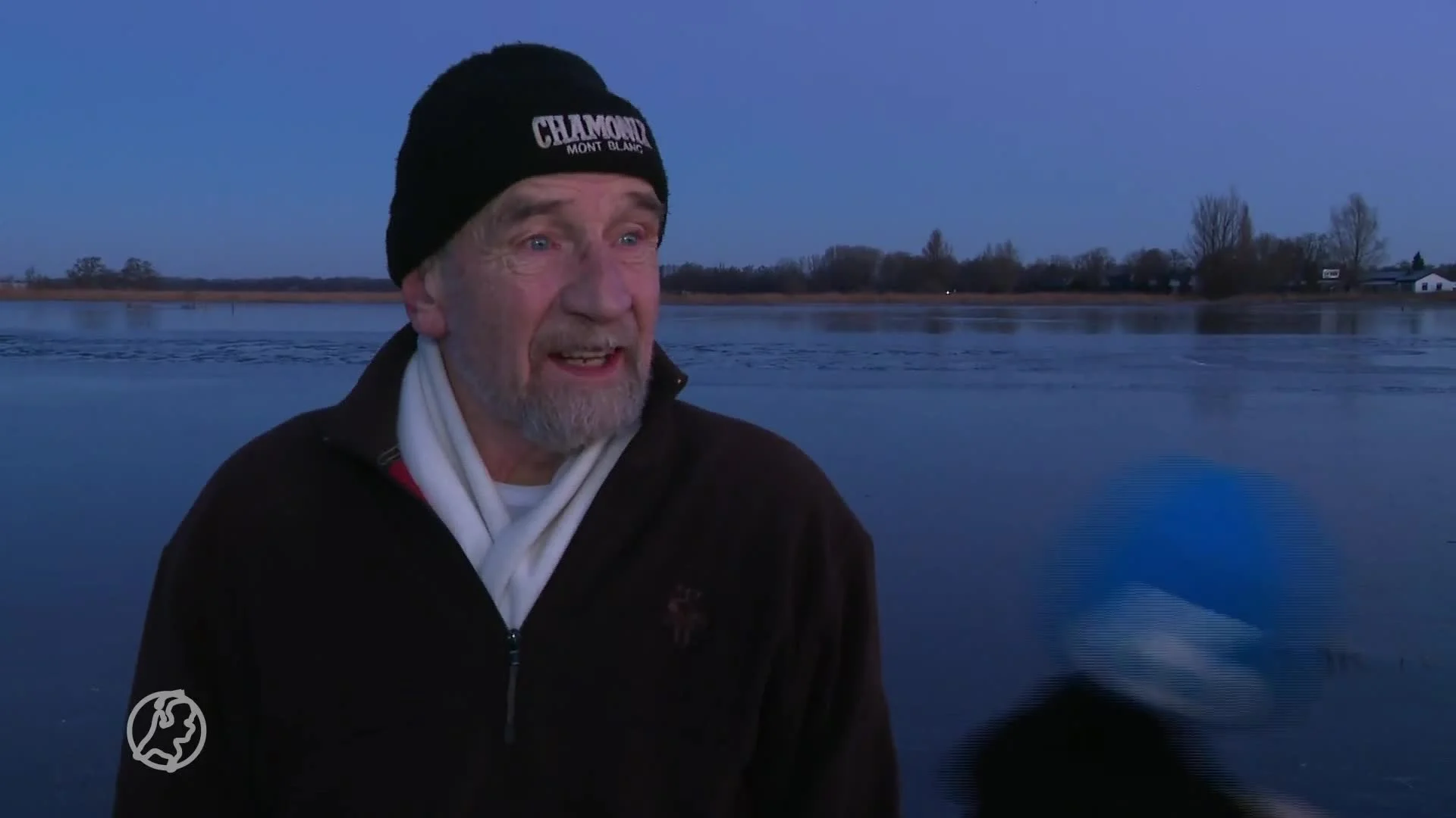 Waaghalzen gaan in Ryptsjerksterpolder het natuurijs op