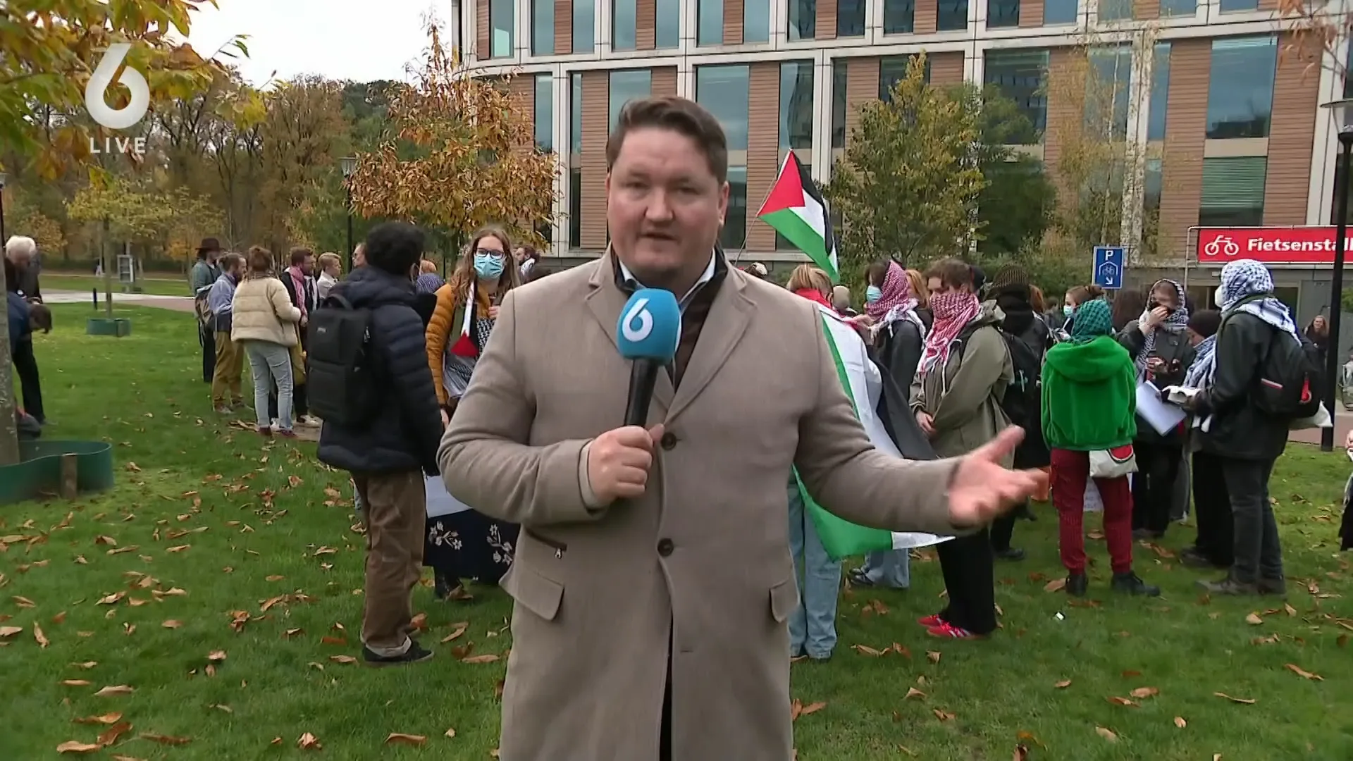 Demonstratie tegen vertrek universiteitsdocent Harry Pettit bij Radboud Universiteit