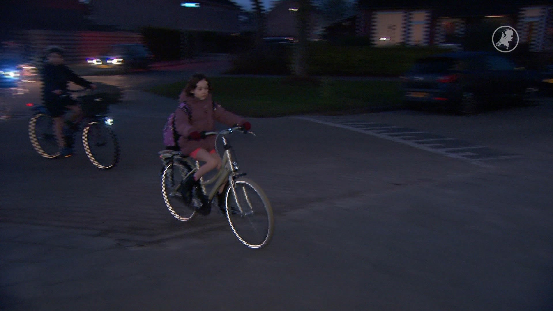 Thijmen (12) gaat in korte broek naar school voor zijn zieke zusje