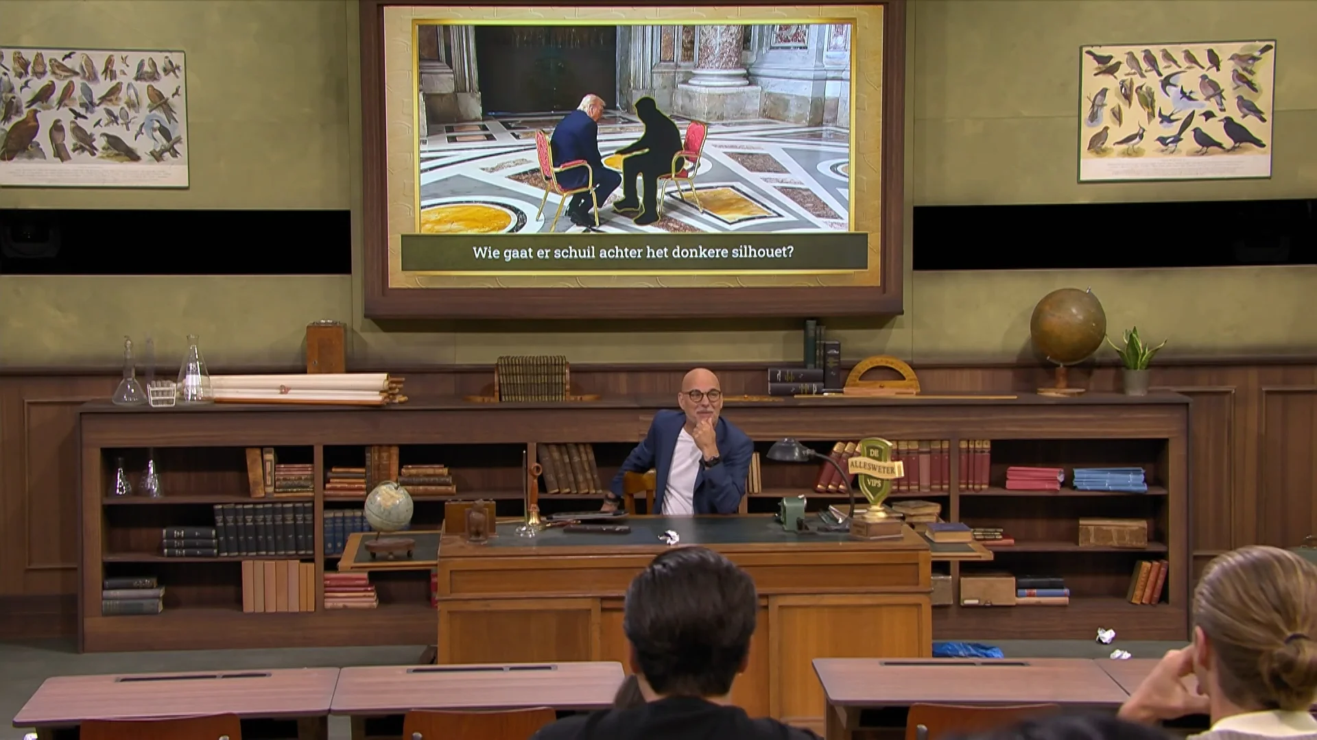 Wie zit er achter het silhouette?