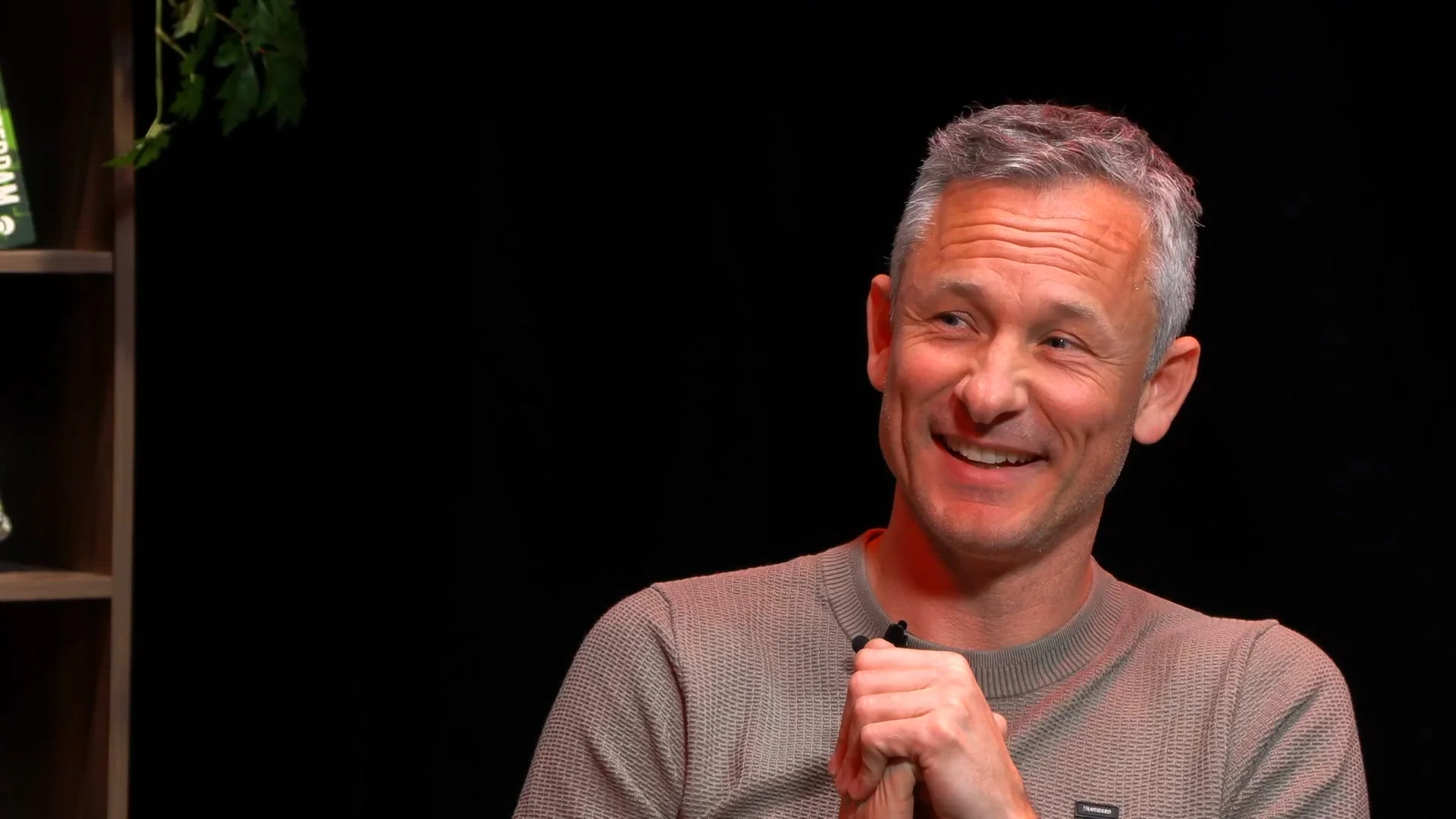 Door wie is Bas van Veenendaal genaaid?