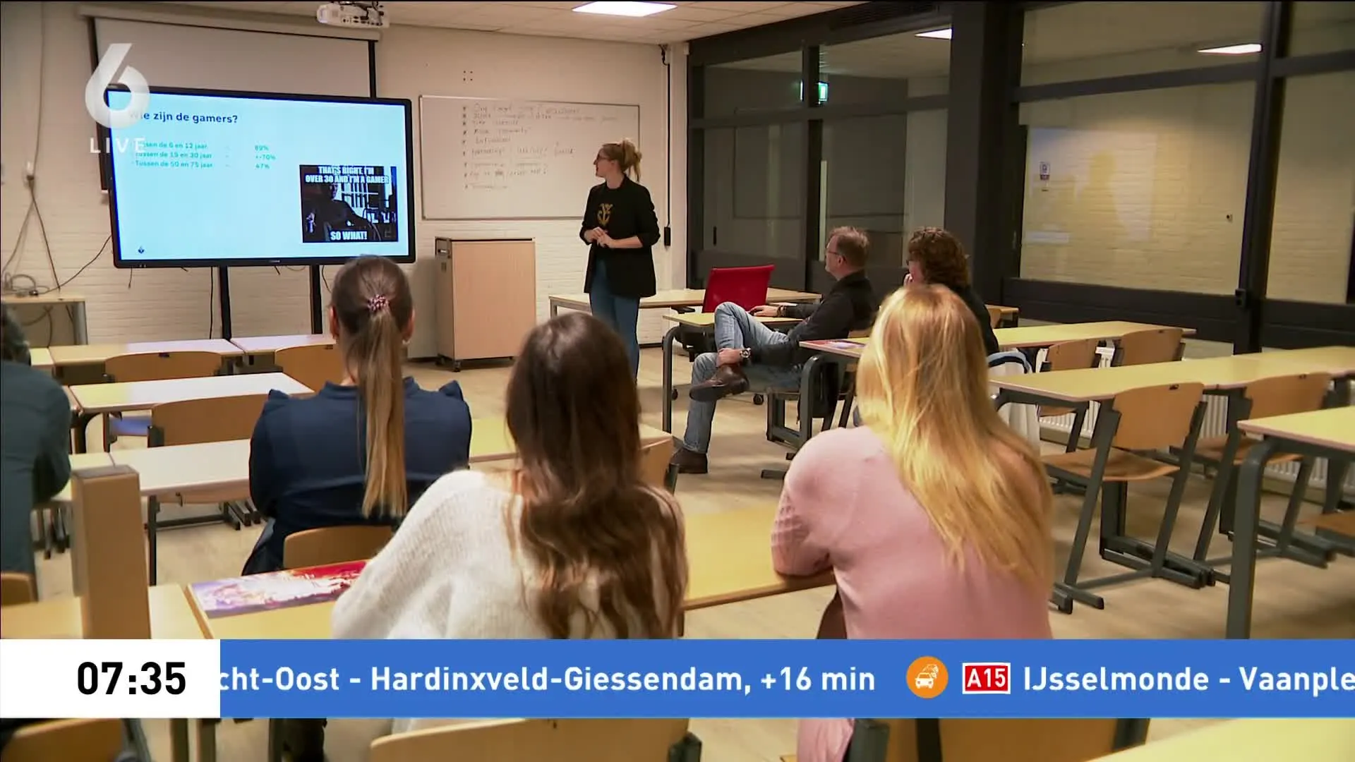 'Mbo-scholen moeten mobieltjes in de klas ook gaan weren'