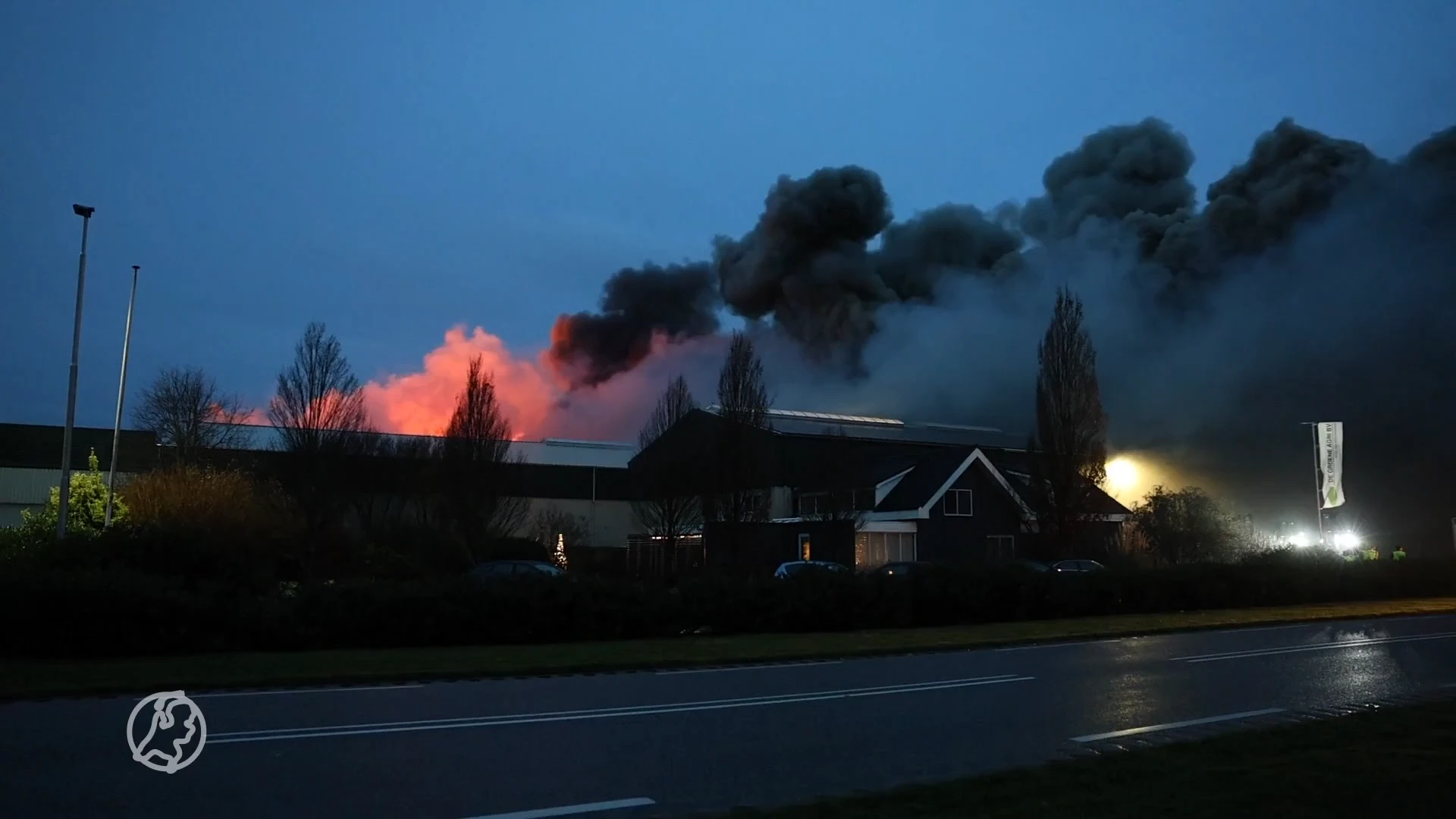 Grote brand in koel- en vriesbedrijf in Rutten