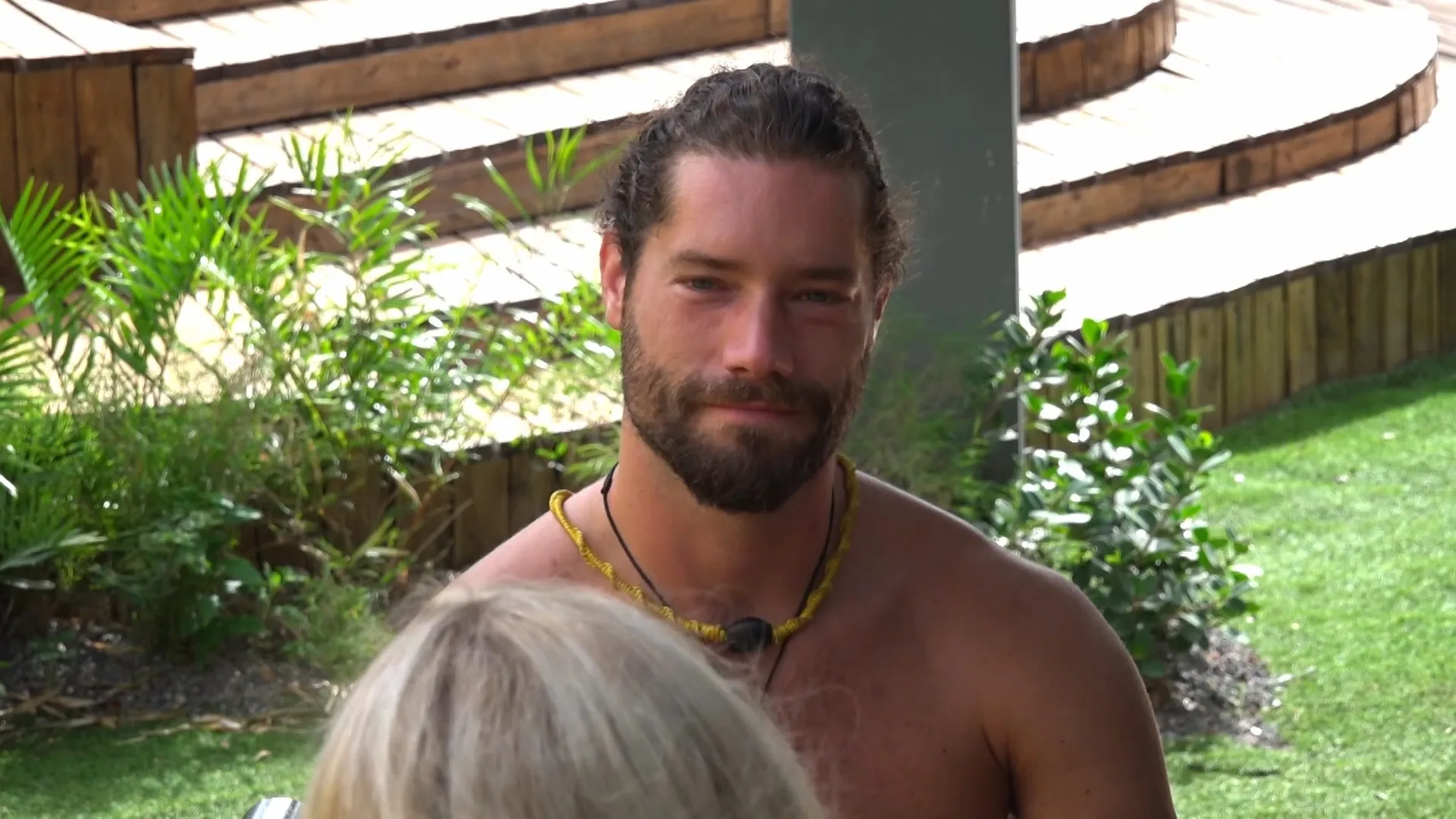 Evelien spreekt haar waardering uit naar Dennis