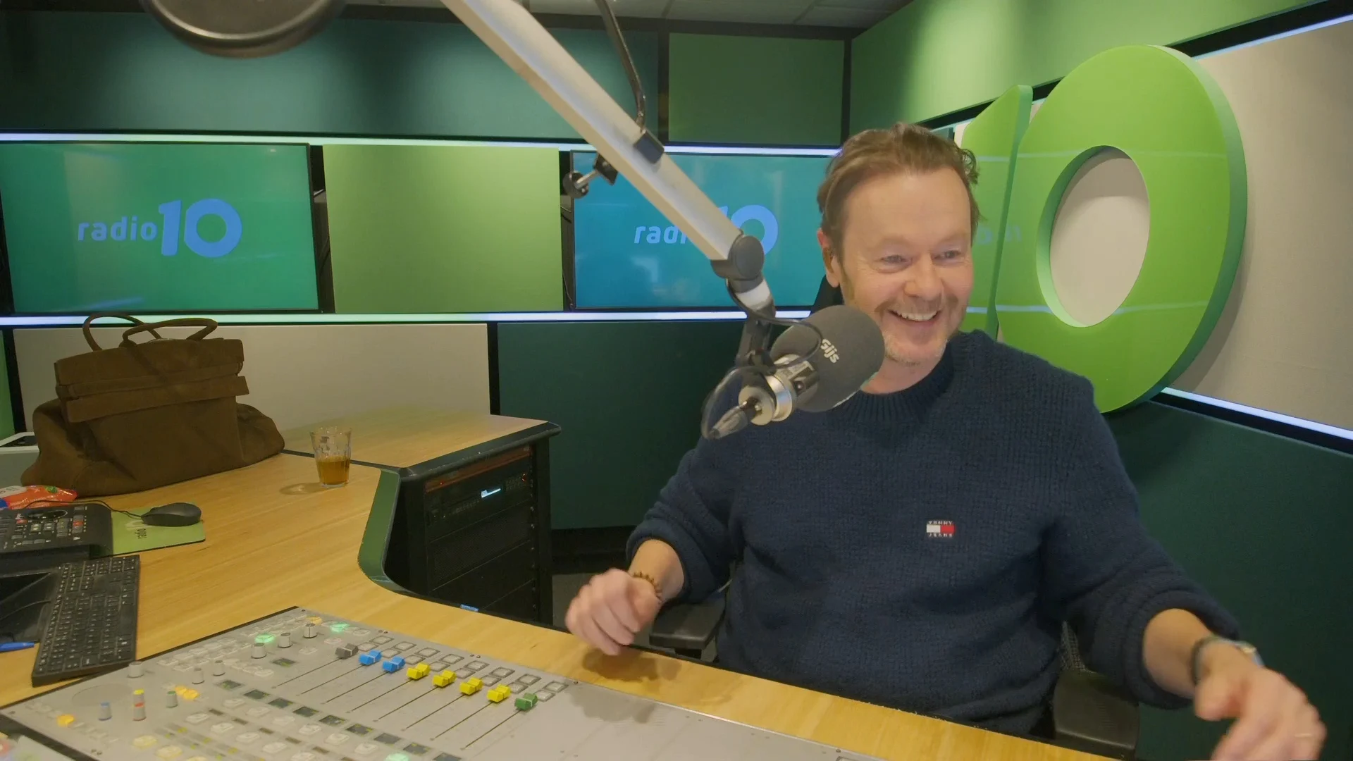 Syb van der Ploeg gaat op tournee als zanger van The Scene: "Nieuw materiaal? Met mij weet je het nooit"