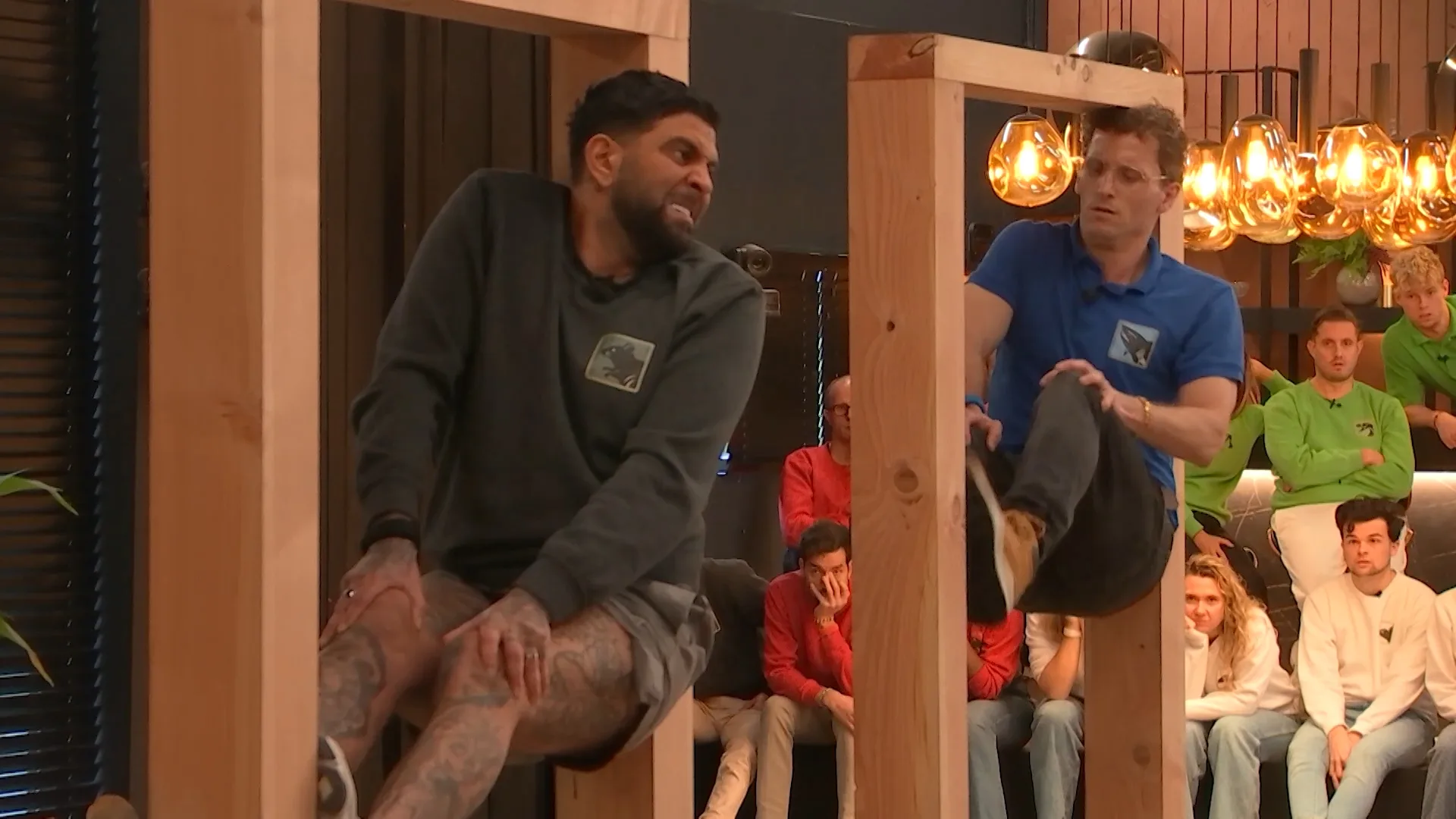 Wie klemt zich het best vast in het kozijn?