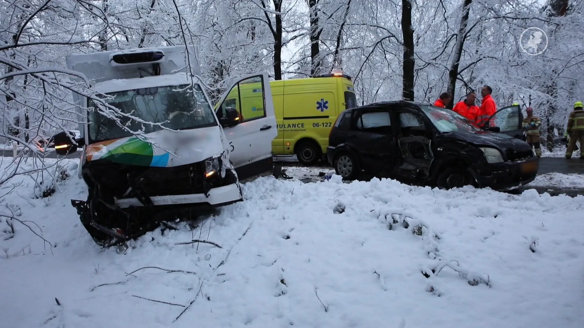 Meerdere ongelukken door gladheid, dode bij Ugchelen