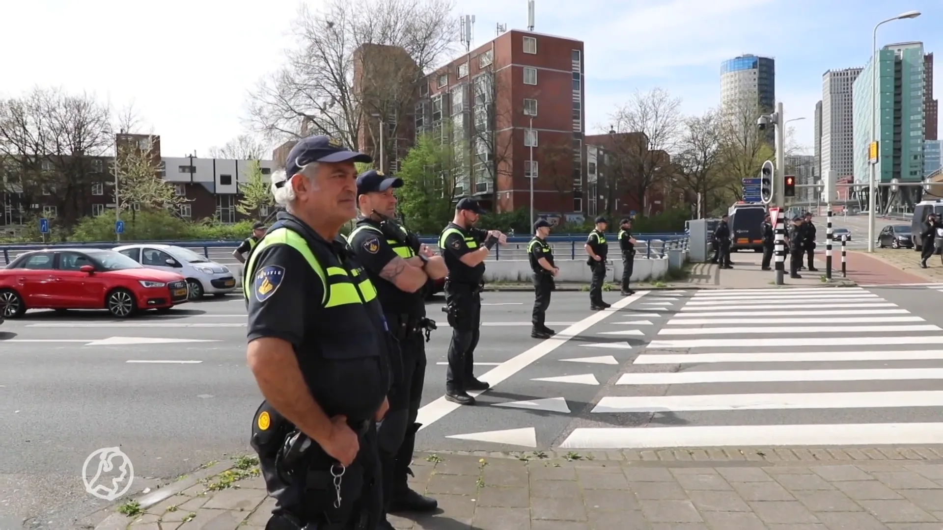 Politie in actie tegen demonstratie Extinction Rebellion in Den Haag