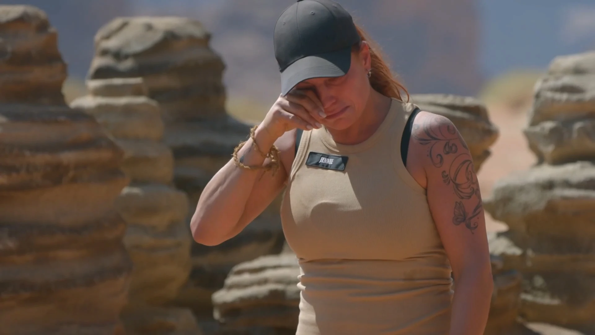 Twee kandidaten moeten de woestijn verlaten